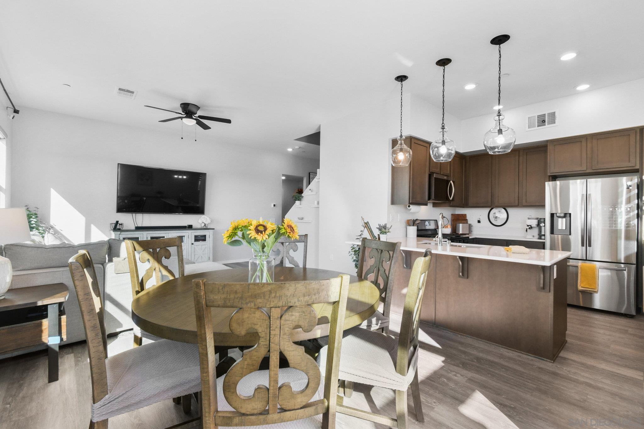 Detail Gallery Image 17 of 44 For 2034  Luzon Ln  #3,  Chula Vista,  CA 91915 - 3 Beds | 3 Baths