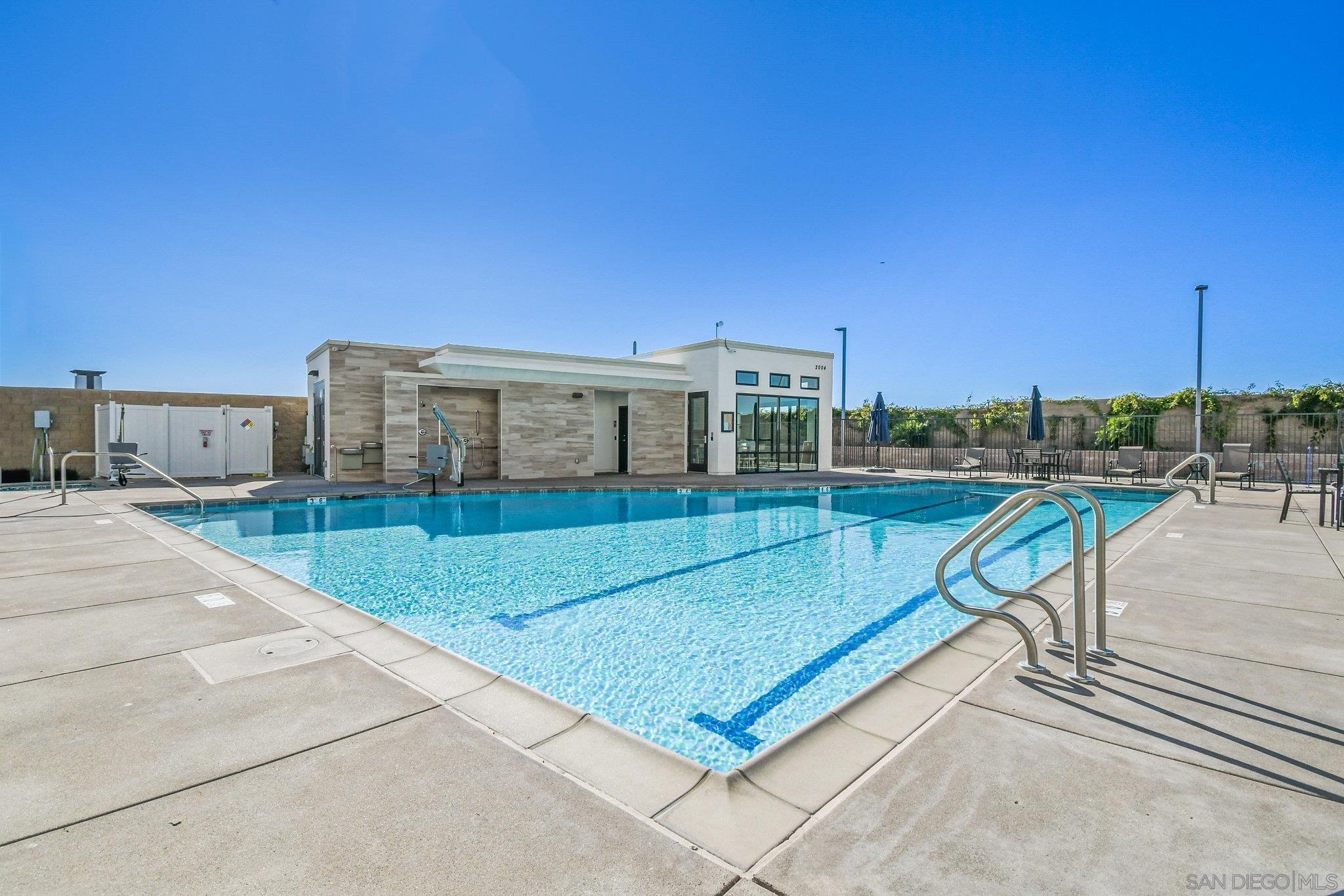 Detail Gallery Image 20 of 44 For 2034  Luzon Ln  #3,  Chula Vista,  CA 91915 - 3 Beds | 3 Baths