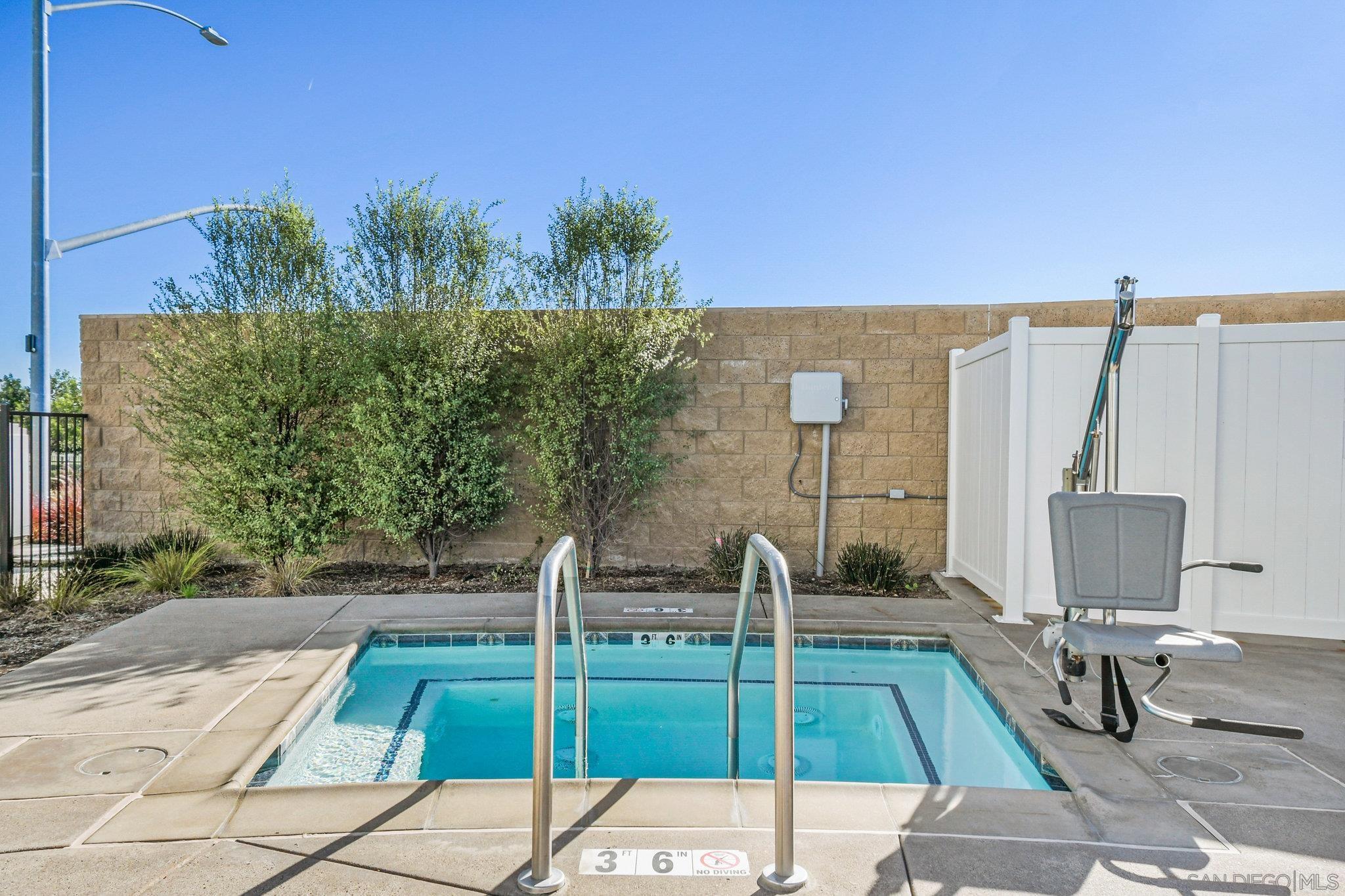 Detail Gallery Image 21 of 44 For 2034  Luzon Ln  #3,  Chula Vista,  CA 91915 - 3 Beds | 3 Baths