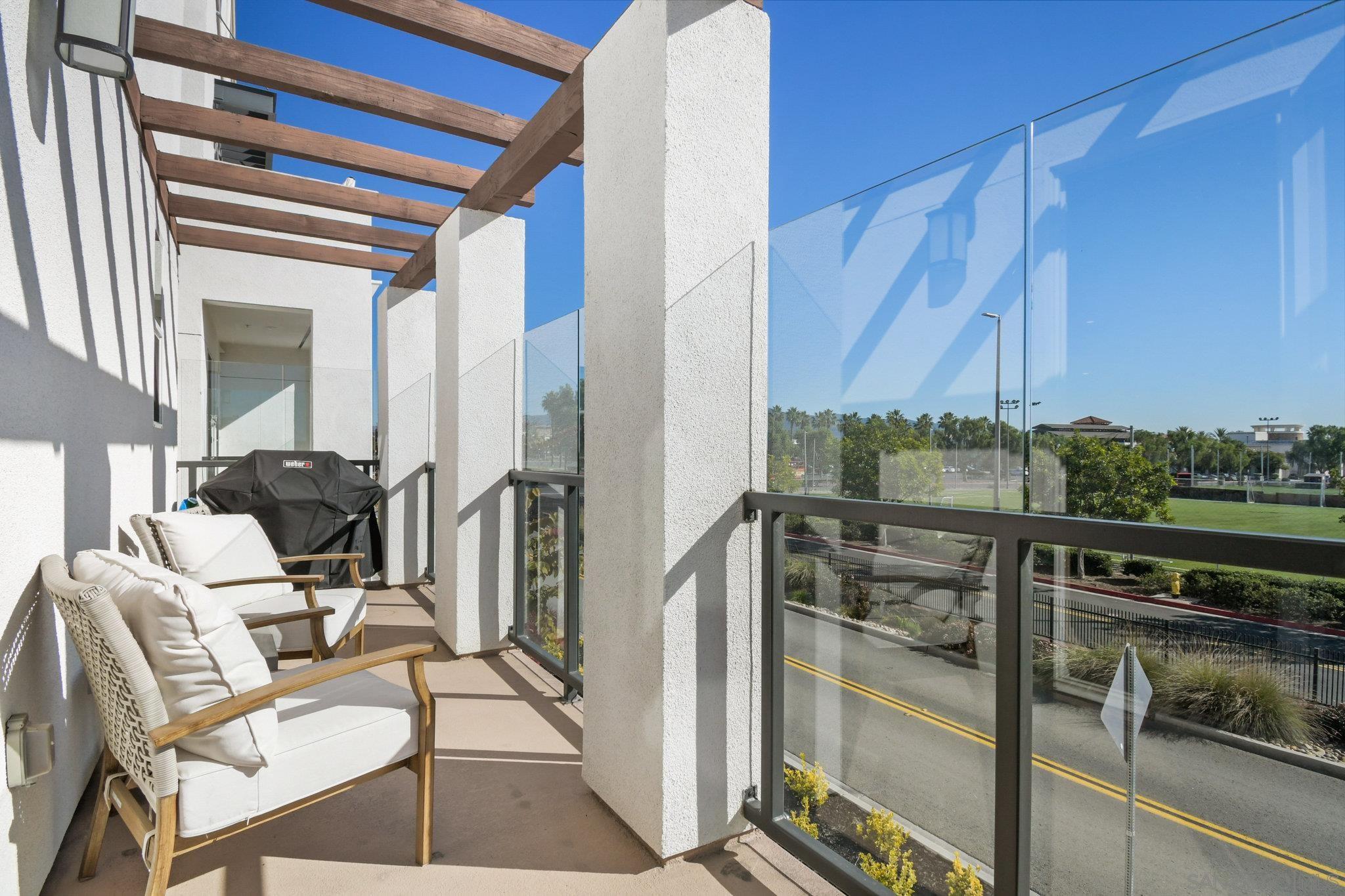 Detail Gallery Image 24 of 44 For 2034  Luzon Ln  #3,  Chula Vista,  CA 91915 - 3 Beds | 3 Baths