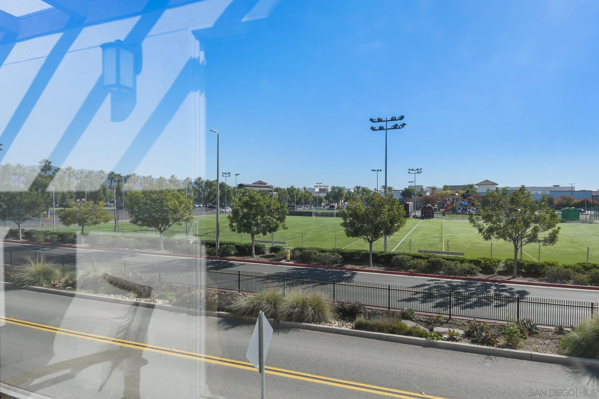 Detail Gallery Image 26 of 44 For 2034  Luzon Ln  #3,  Chula Vista,  CA 91915 - 3 Beds | 3 Baths