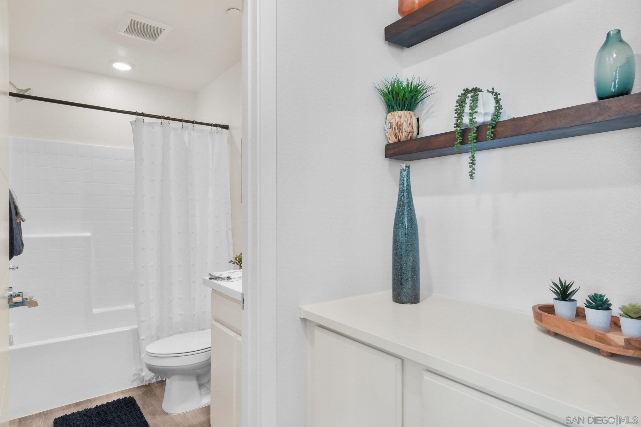 Detail Gallery Image 27 of 44 For 2034  Luzon Ln  #3,  Chula Vista,  CA 91915 - 3 Beds | 3 Baths