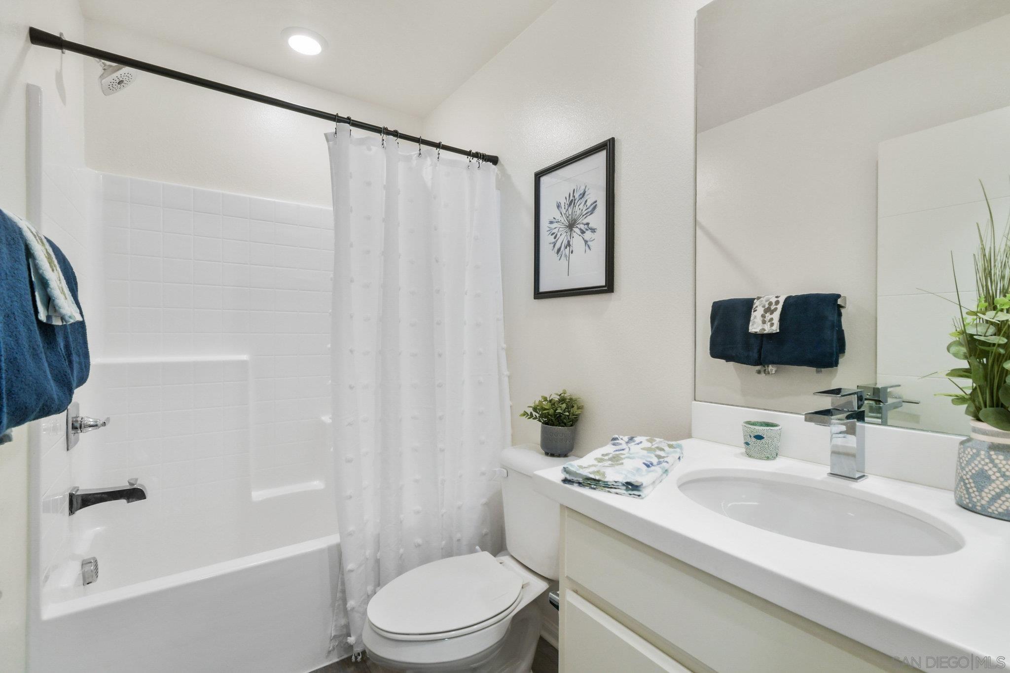 Detail Gallery Image 28 of 44 For 2034  Luzon Ln  #3,  Chula Vista,  CA 91915 - 3 Beds | 3 Baths