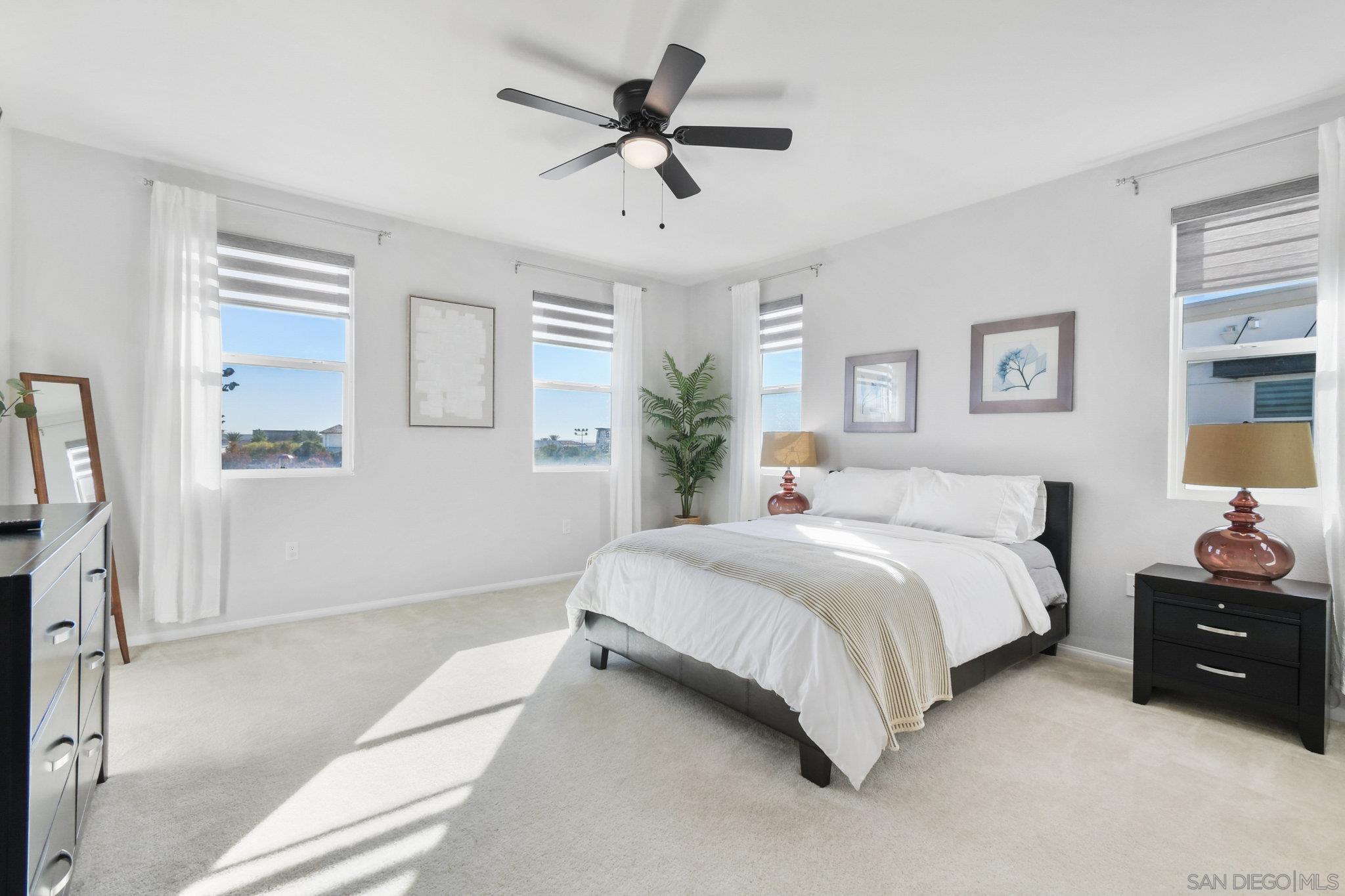 Detail Gallery Image 33 of 44 For 2034  Luzon Ln  #3,  Chula Vista,  CA 91915 - 3 Beds | 3 Baths