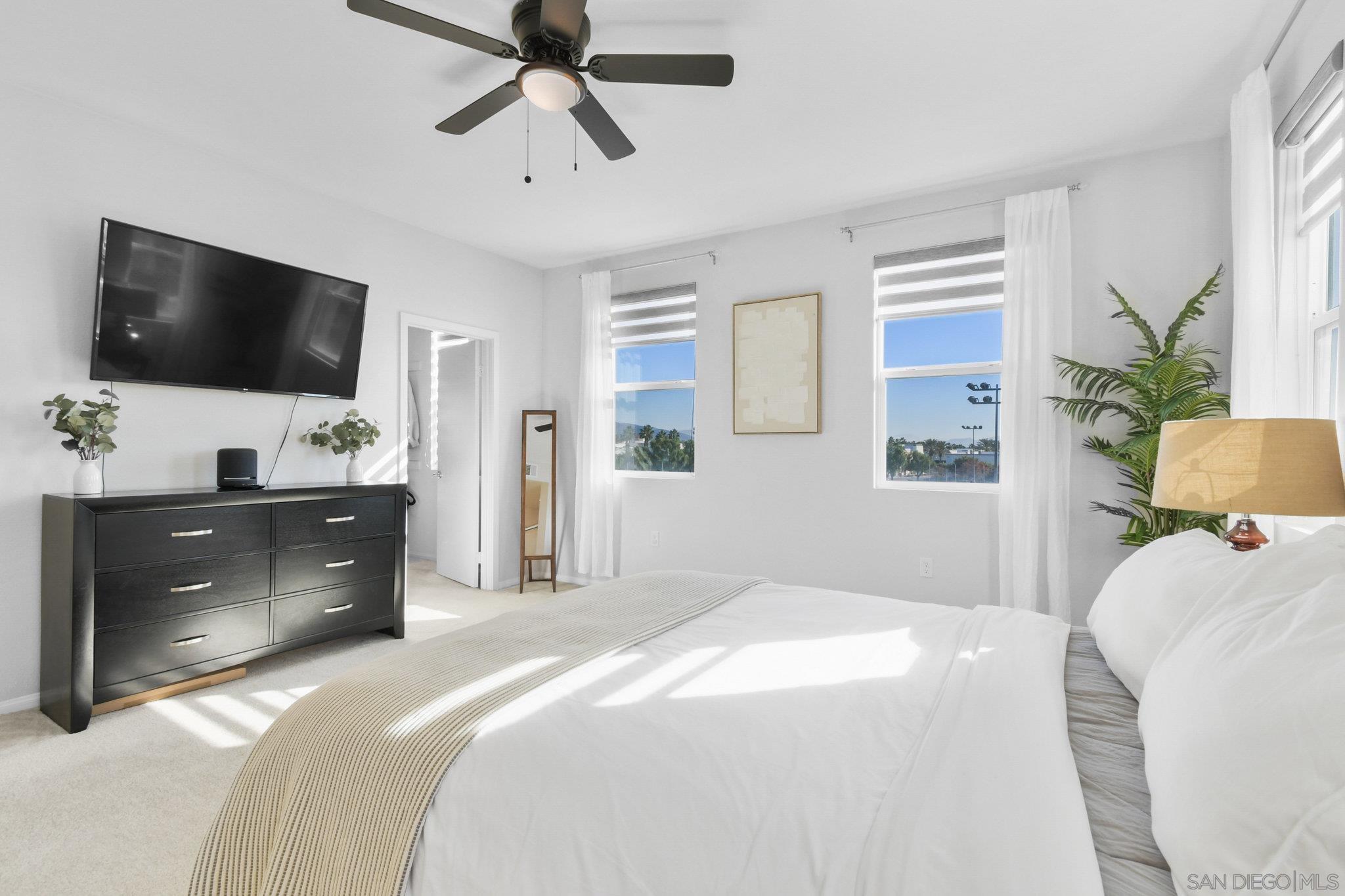 Detail Gallery Image 34 of 44 For 2034  Luzon Ln  #3,  Chula Vista,  CA 91915 - 3 Beds | 3 Baths