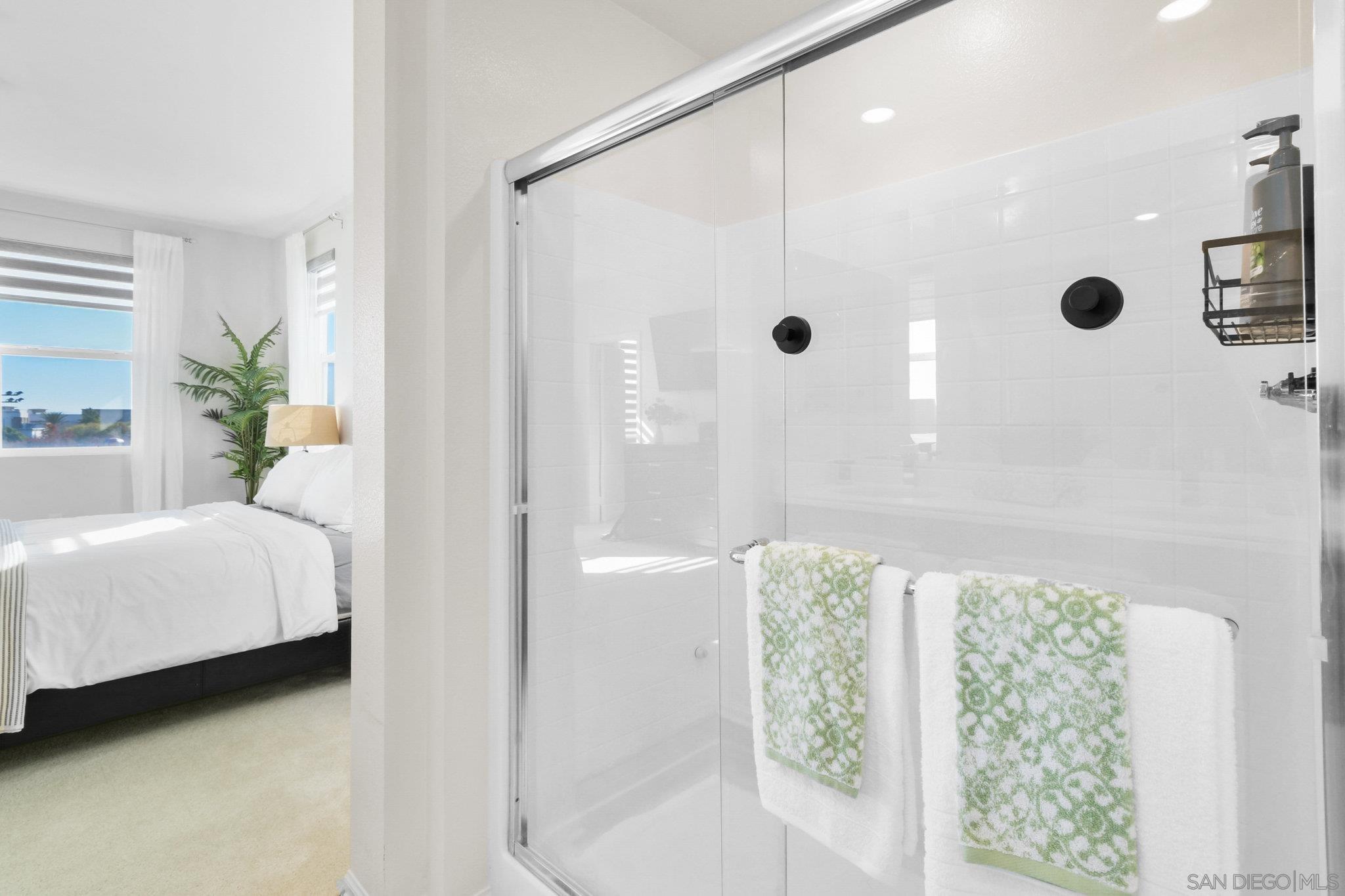 Detail Gallery Image 38 of 44 For 2034  Luzon Ln  #3,  Chula Vista,  CA 91915 - 3 Beds | 3 Baths