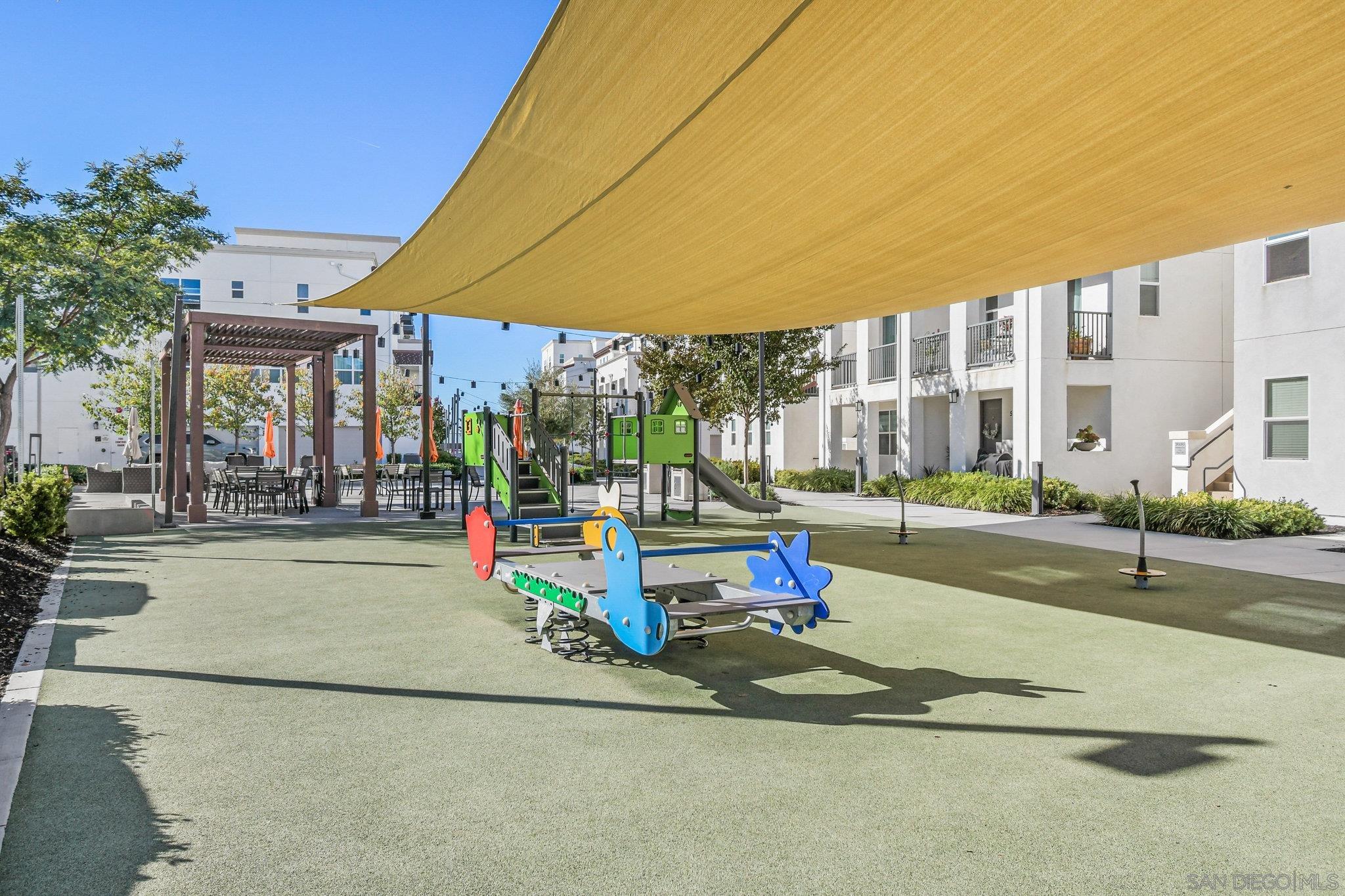 Detail Gallery Image 44 of 44 For 2034  Luzon Ln  #3,  Chula Vista,  CA 91915 - 3 Beds | 3 Baths