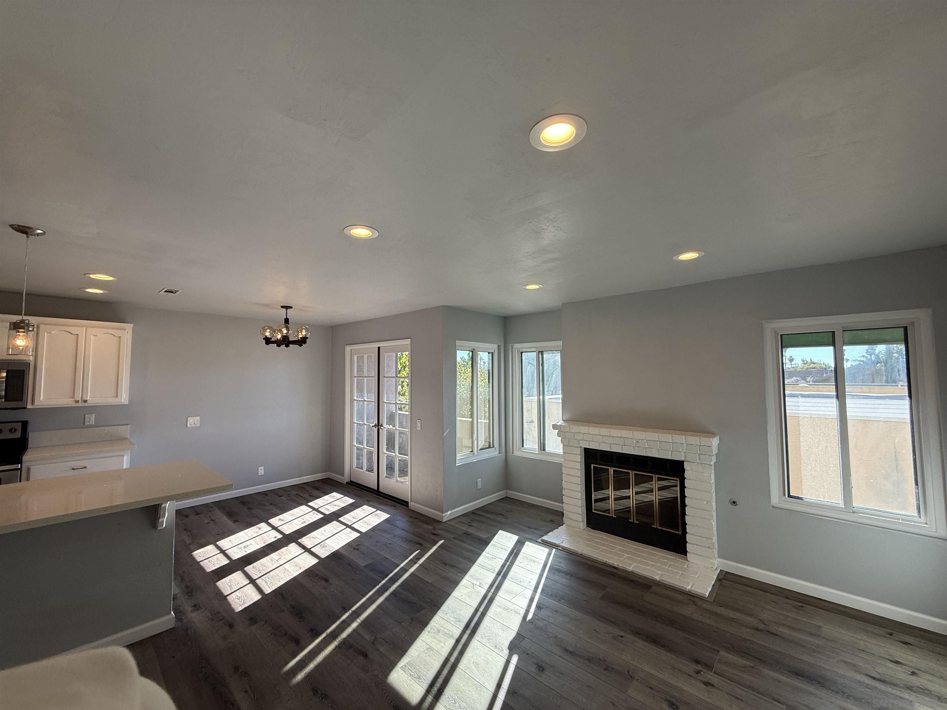 Detail Gallery Image 4 of 36 For 4666  Mission Ave  #14,  San Diego,  CA 92116 - 2 Beds | 2 Baths