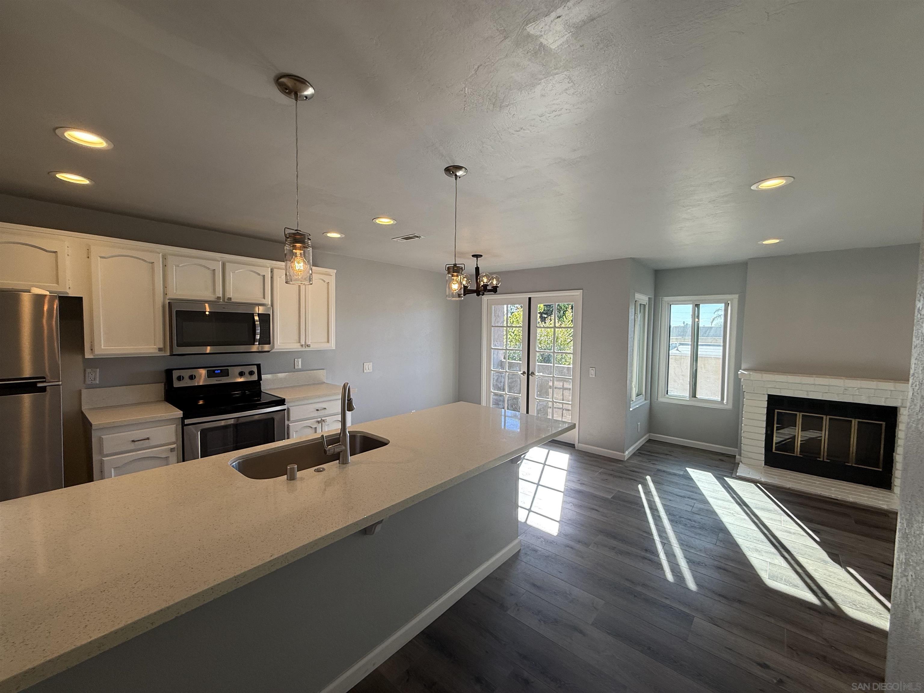 Detail Gallery Image 8 of 36 For 4666  Mission Ave  #14,  San Diego,  CA 92116 - 2 Beds | 2 Baths