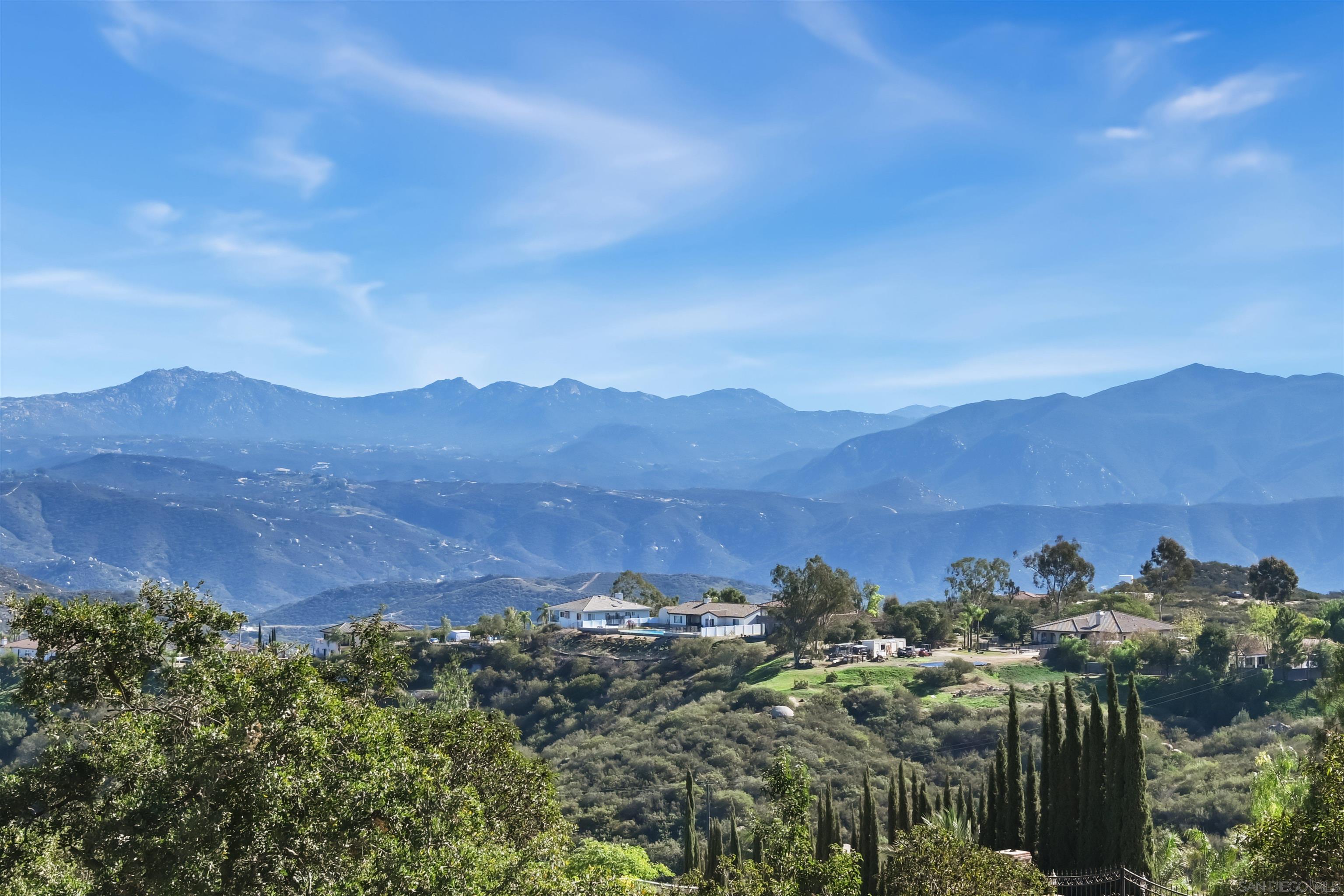 Detail Gallery Image 2 of 42 For 497  Mountain View Rd, El Cajon,  CA 92021 - 5 Beds | 1/1 Baths