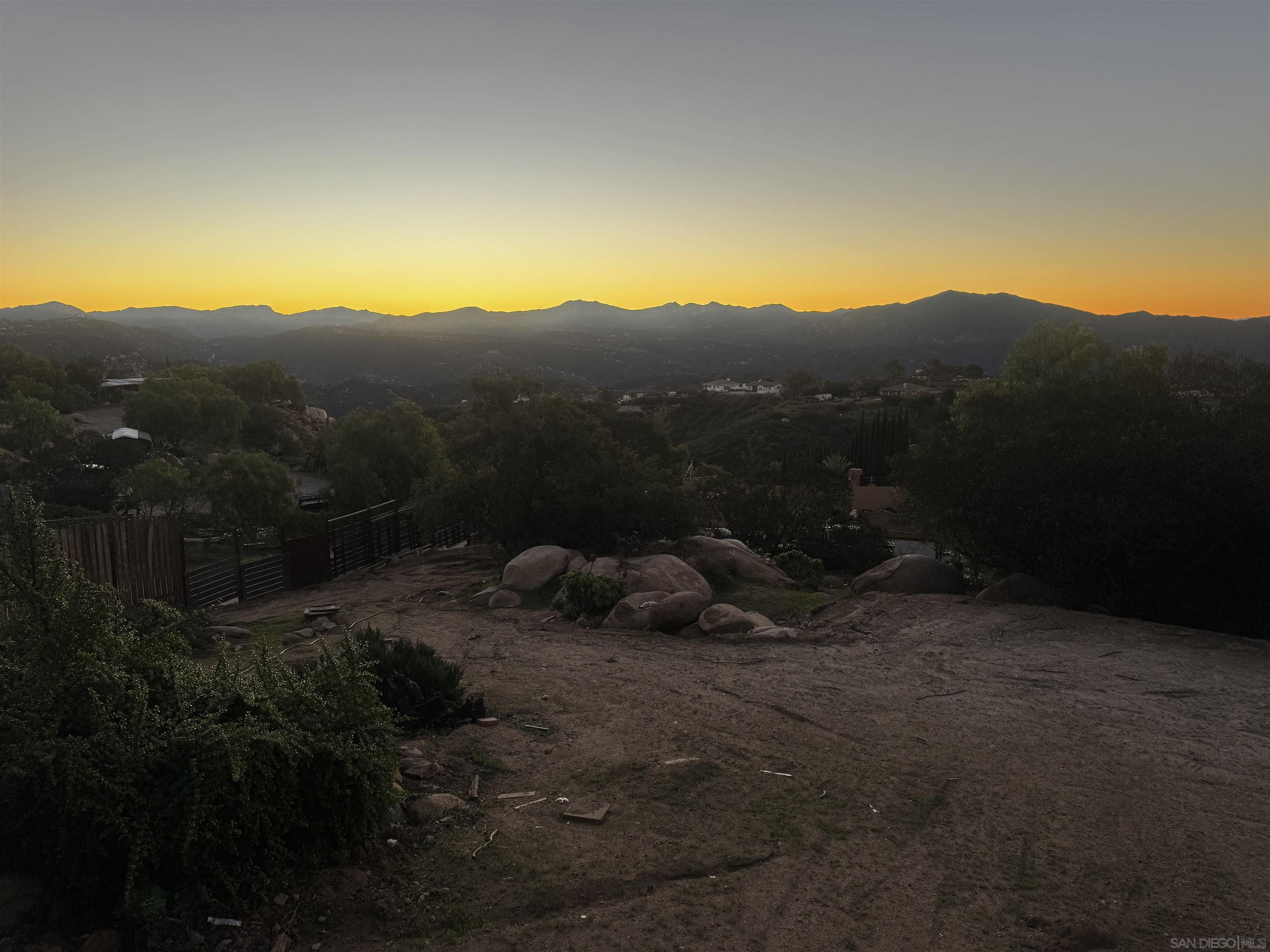 Detail Gallery Image 3 of 3 For 497  Mountain View Rd, El Cajon,  CA 92021 - 5 Beds | 1/1 Baths