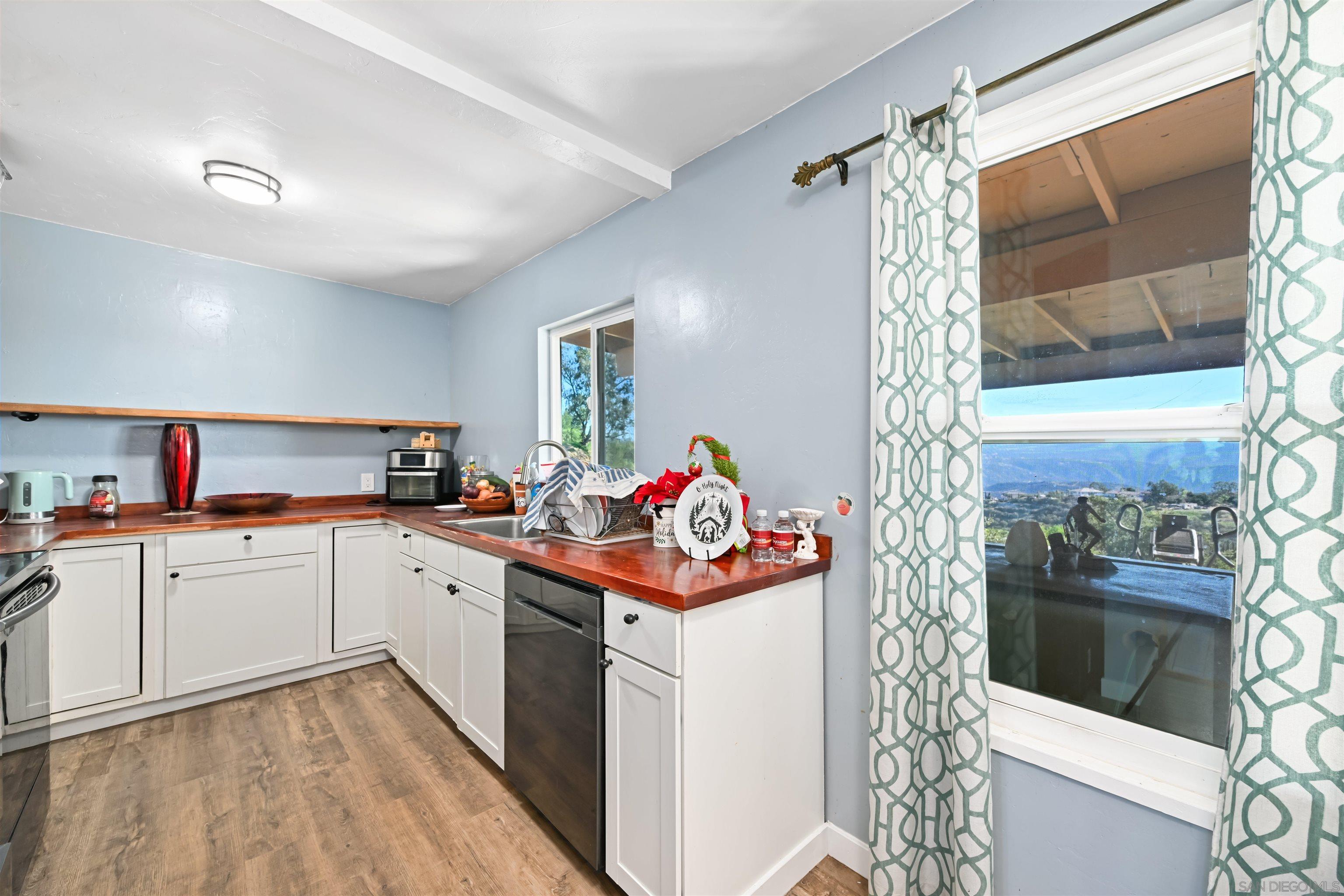 Detail Gallery Image 8 of 42 For 497  Mountain View Rd, El Cajon,  CA 92021 - 5 Beds | 1/1 Baths