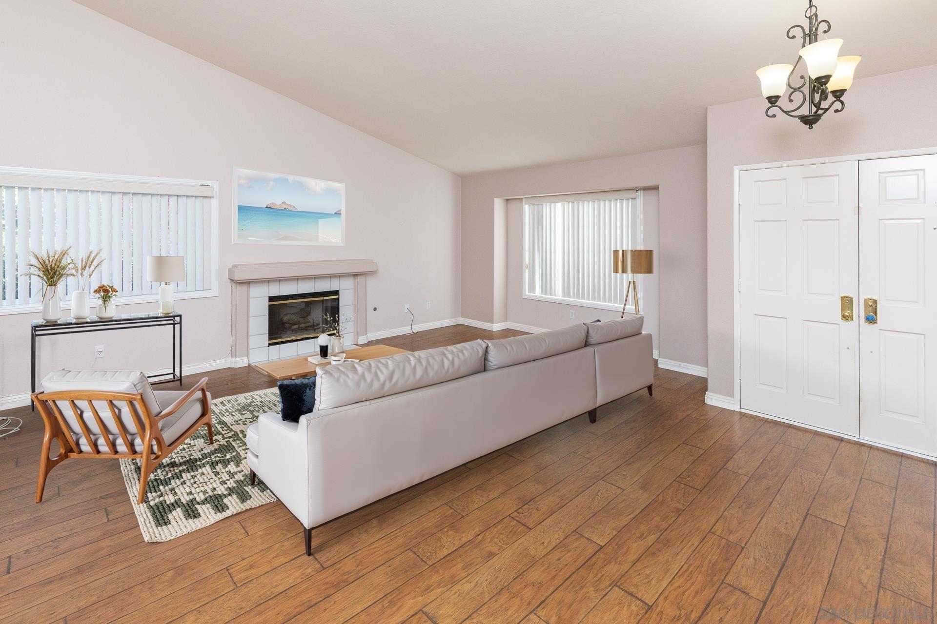 Detail Gallery Image 2 of 47 For 622  Creekside Ave, Oceanside,  CA 92057 - 3 Beds | 2 Baths