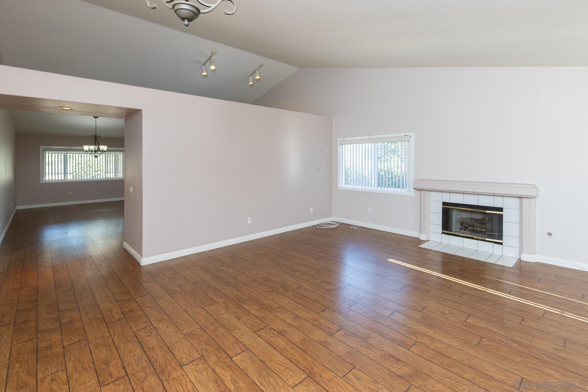 Detail Gallery Image 11 of 47 For 622  Creekside Ave, Oceanside,  CA 92057 - 3 Beds | 2 Baths