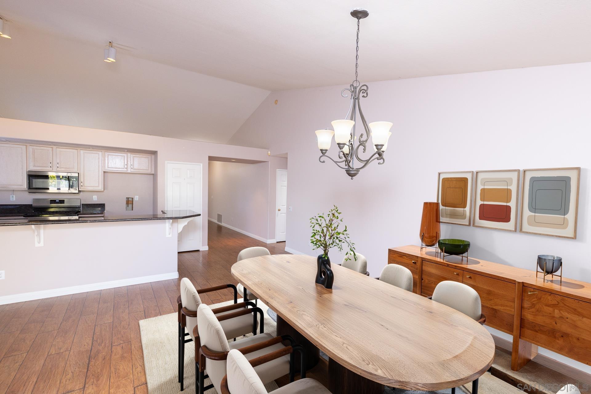 Detail Gallery Image 14 of 47 For 622  Creekside Ave, Oceanside,  CA 92057 - 3 Beds | 2 Baths