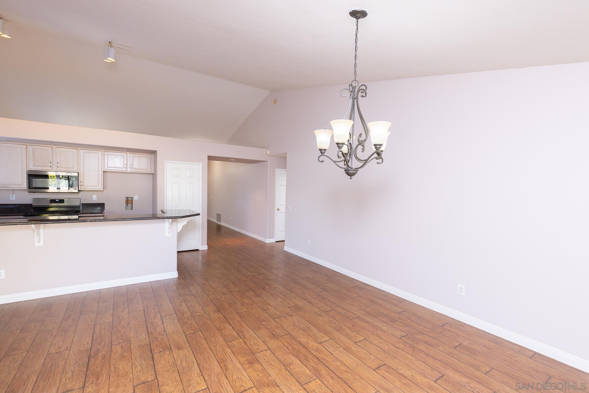 Detail Gallery Image 15 of 47 For 622  Creekside Ave, Oceanside,  CA 92057 - 3 Beds | 2 Baths