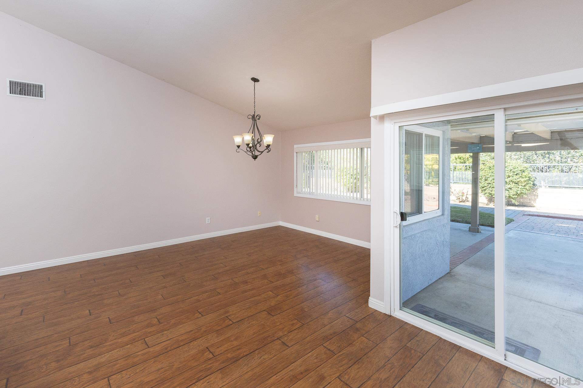 Detail Gallery Image 17 of 47 For 622  Creekside Ave, Oceanside,  CA 92057 - 3 Beds | 2 Baths