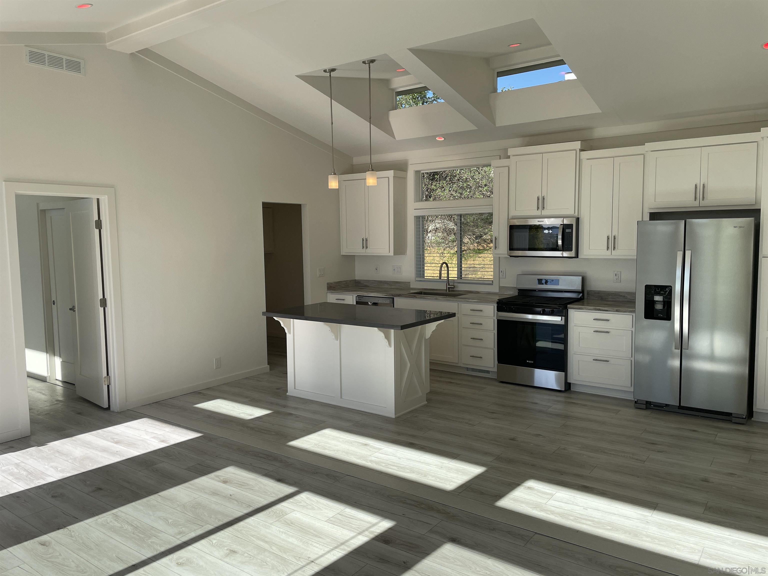 Front Image Thumbnail for SD250045448