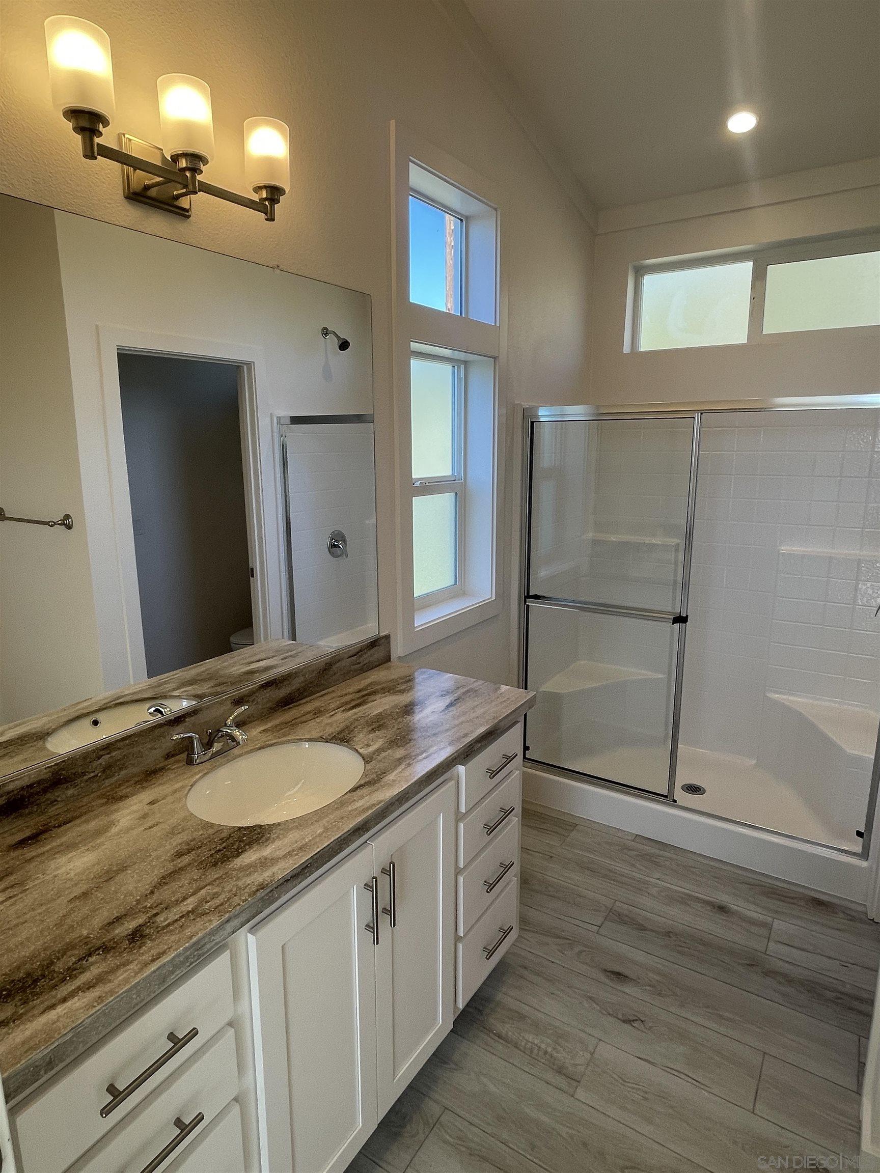 Detail Gallery Image 5 of 13 For 1255  Rhea Place  B, Vista,  CA 92084 - 3 Beds | 2 Baths