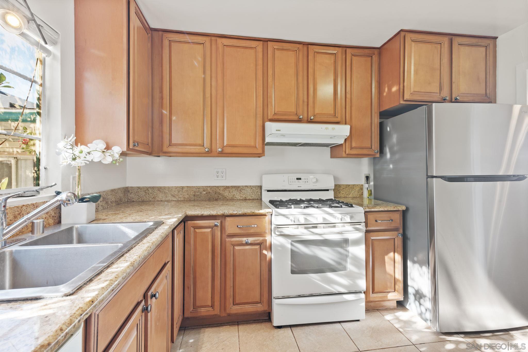 Detail Gallery Image 8 of 30 For 643  Nautilus, La Jolla,  CA 92037 - 2 Beds | 1 Baths