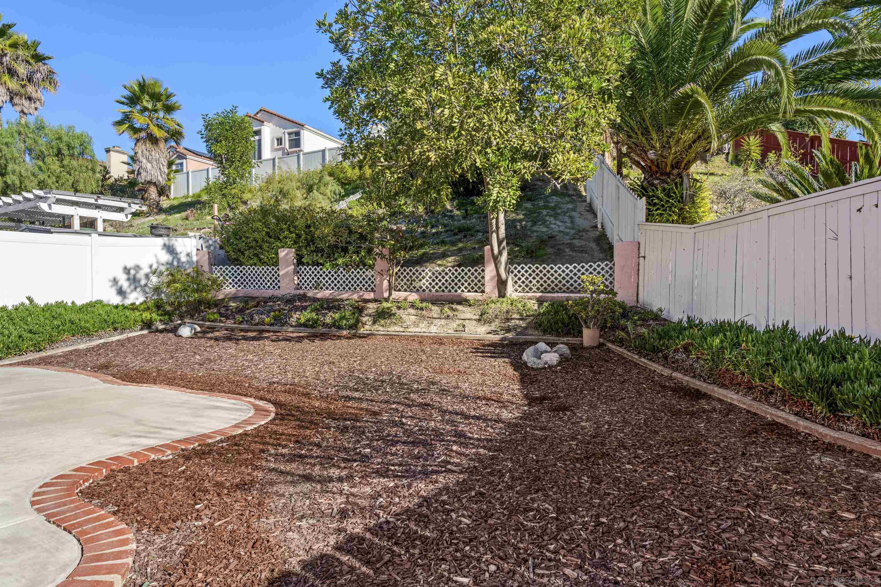 Detail Gallery Image 3 of 27 For 2100  Waterside Dr, Chula Vista,  CA 91913 - 3 Beds | 2/1 Baths