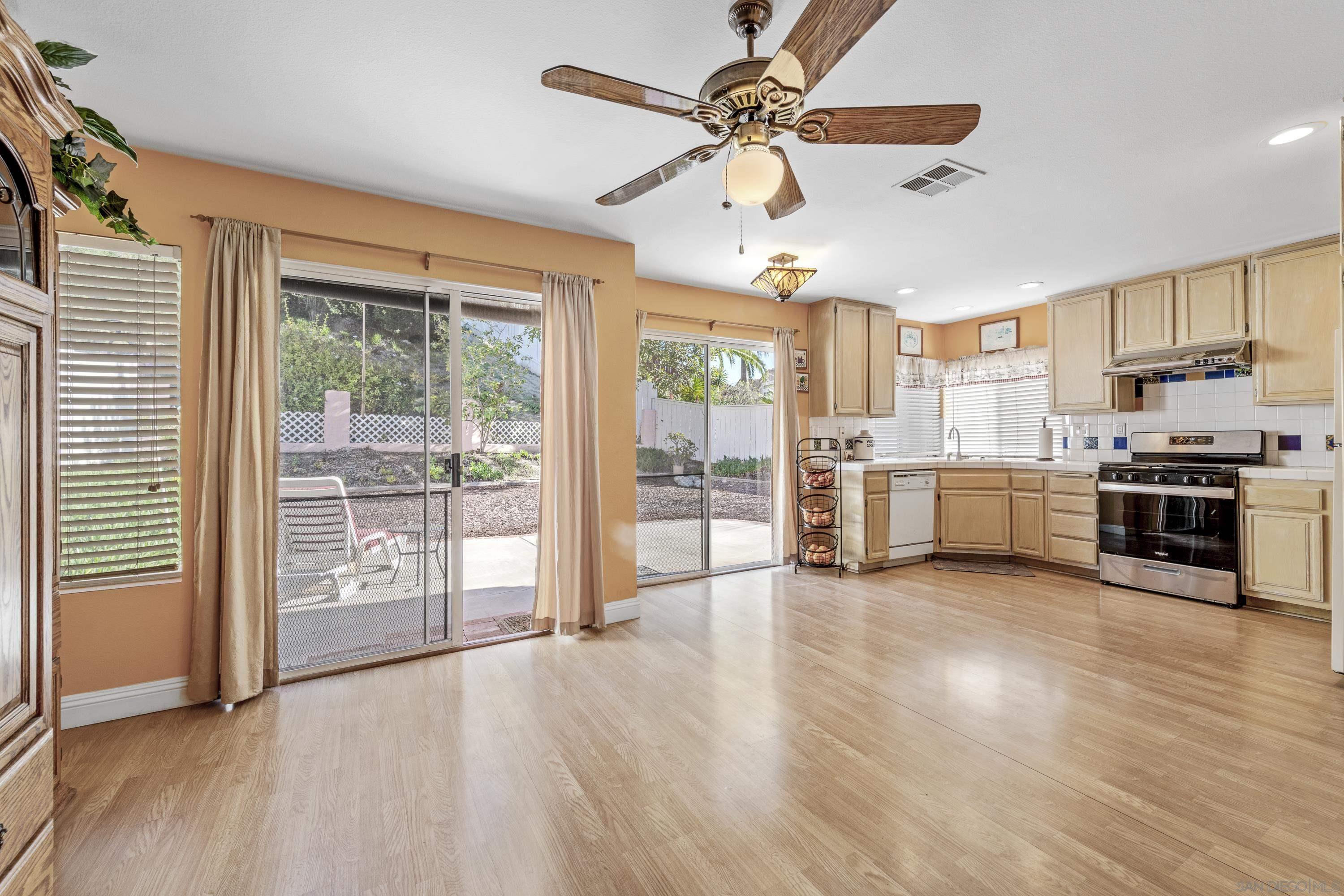 Detail Gallery Image 6 of 27 For 2100  Waterside Dr, Chula Vista,  CA 91913 - 3 Beds | 2/1 Baths