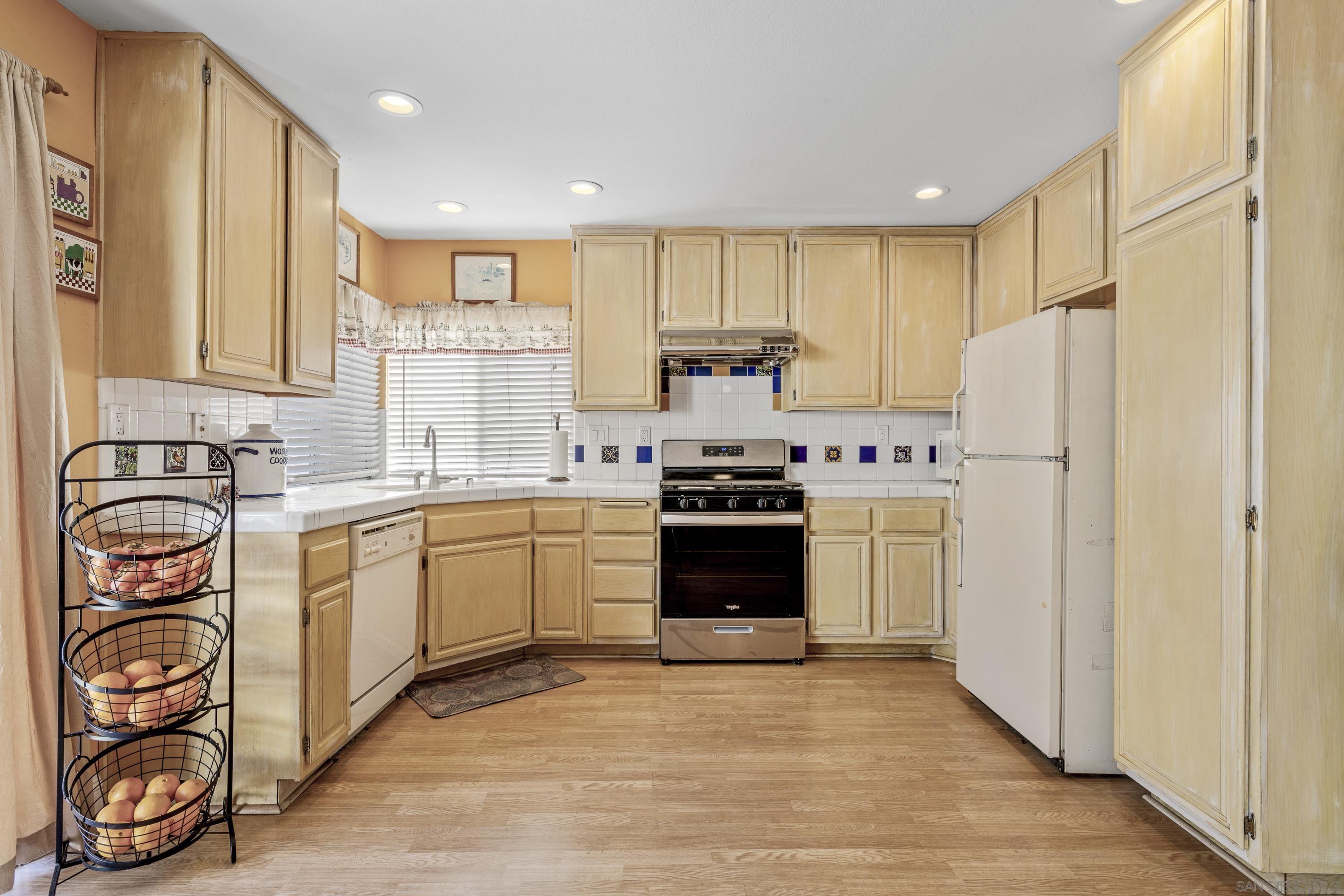 Detail Gallery Image 7 of 27 For 2100  Waterside Dr, Chula Vista,  CA 91913 - 3 Beds | 2/1 Baths