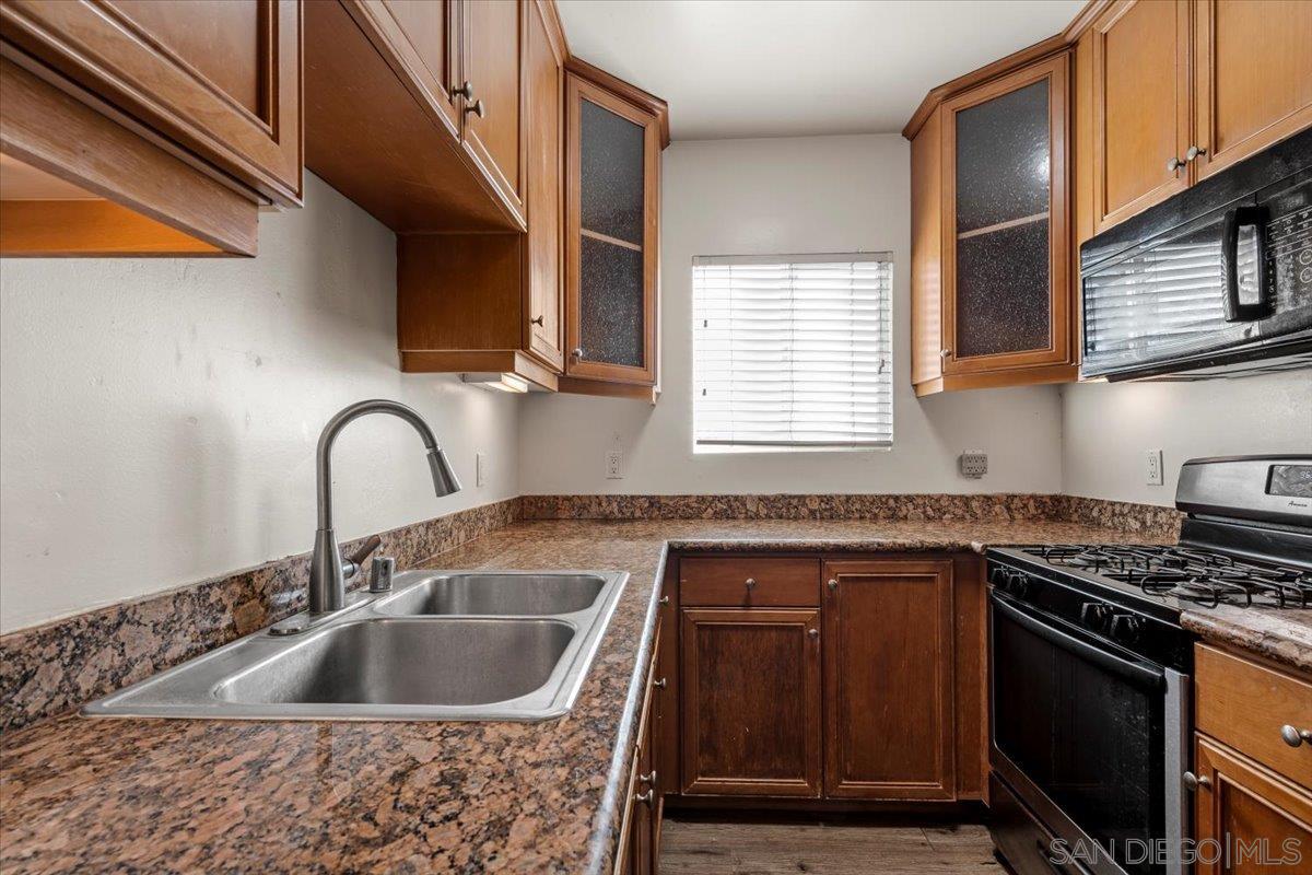 Detail Gallery Image 4 of 21 For 175  Avenida Descanso  #205,  Oceanside,  CA 92057 - 1 Beds | 1 Baths