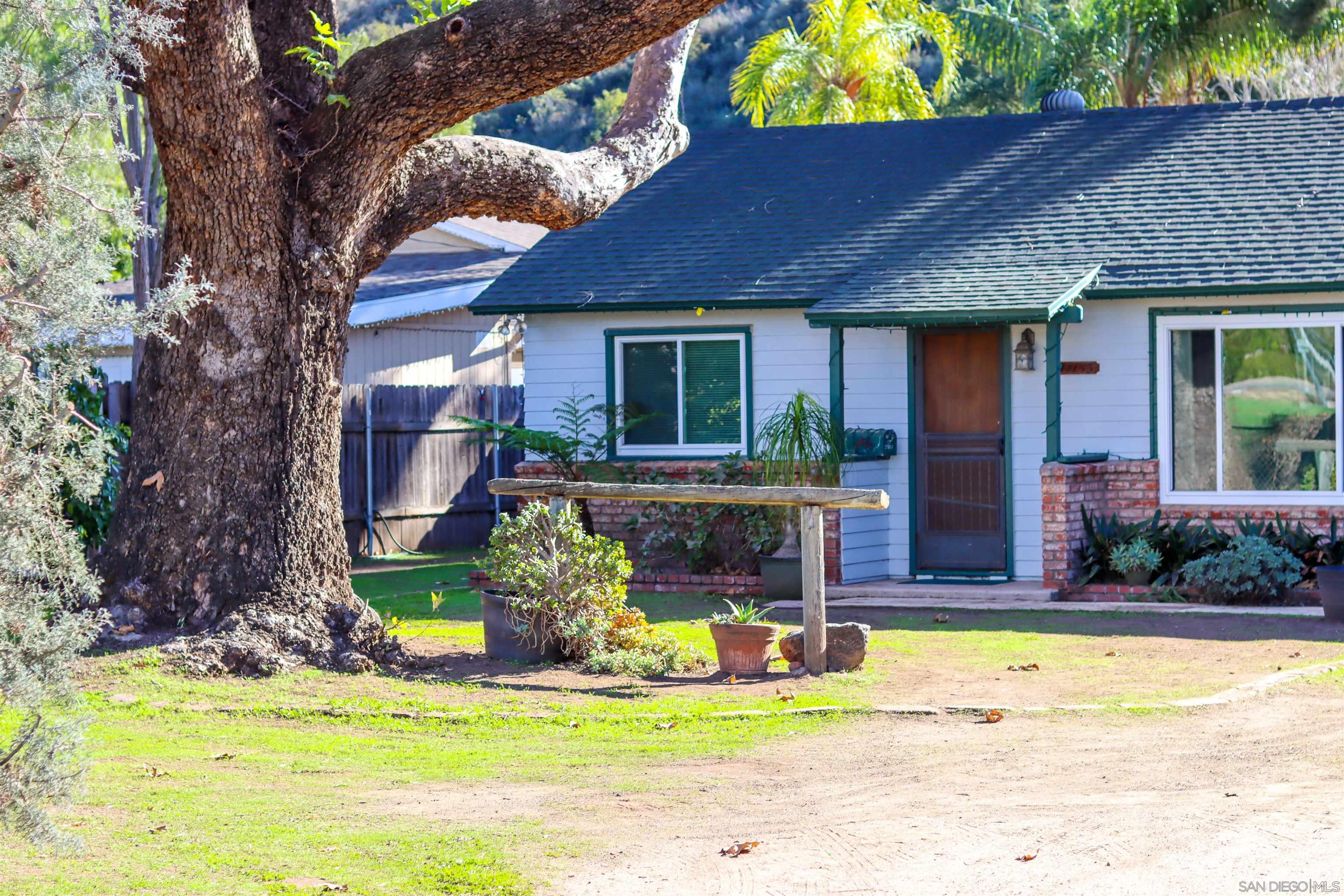 Detail Gallery Image 2 of 38 For 14153  Ezra Ln, Poway,  CA 92064 - 3 Beds | 1 Baths