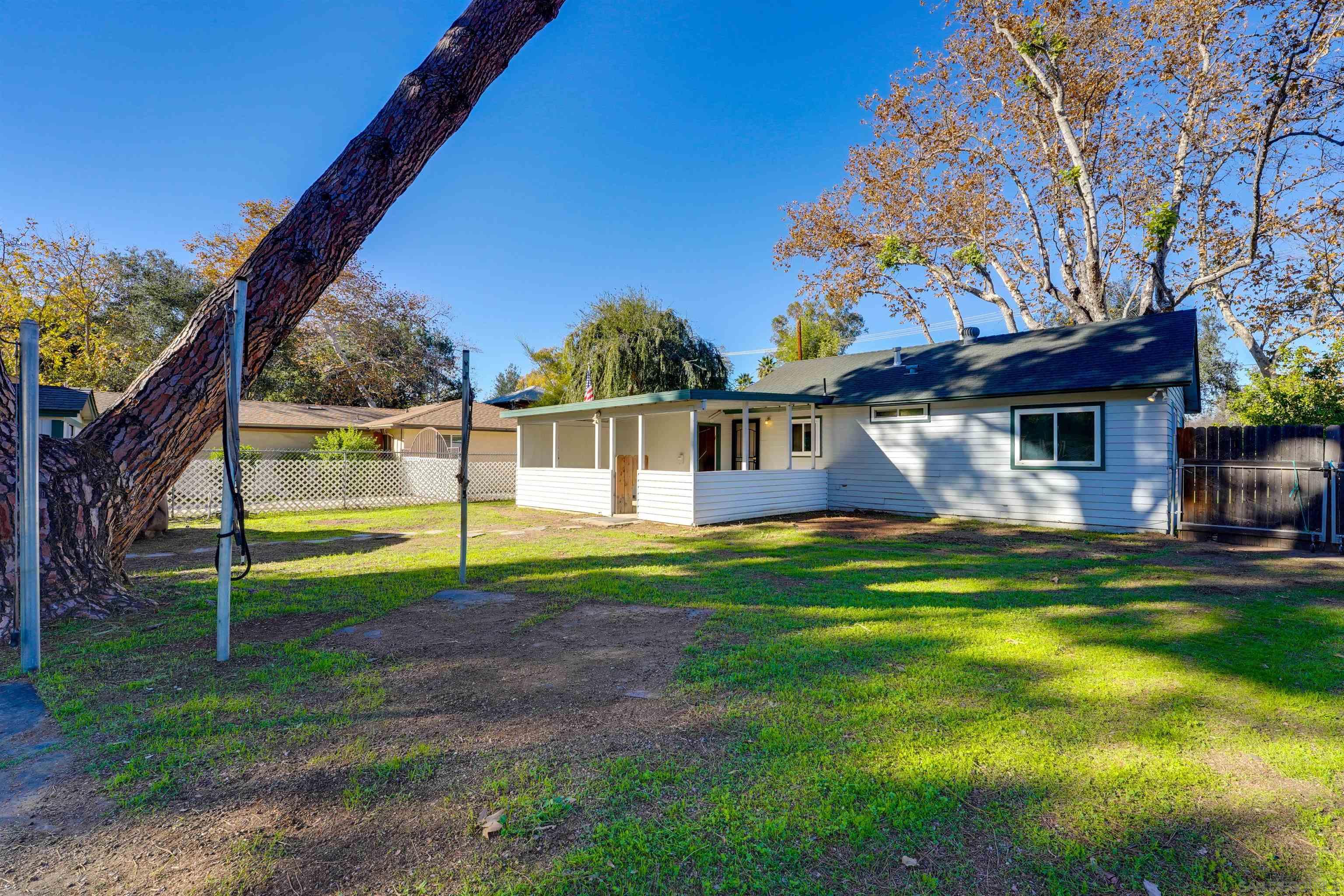 Detail Gallery Image 12 of 38 For 14153  Ezra Ln, Poway,  CA 92064 - 3 Beds | 1 Baths