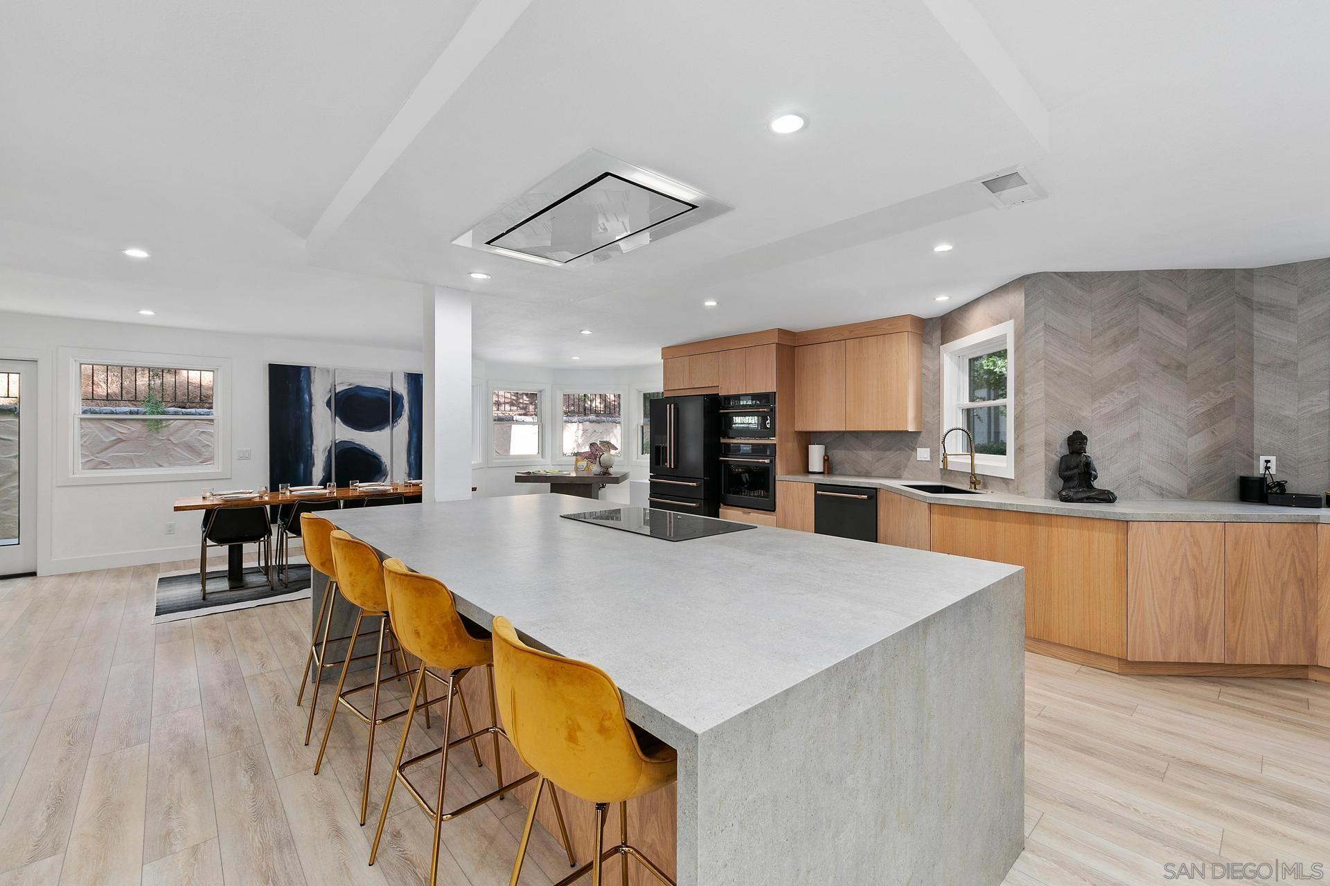 Front Image Thumbnail for SD250045461