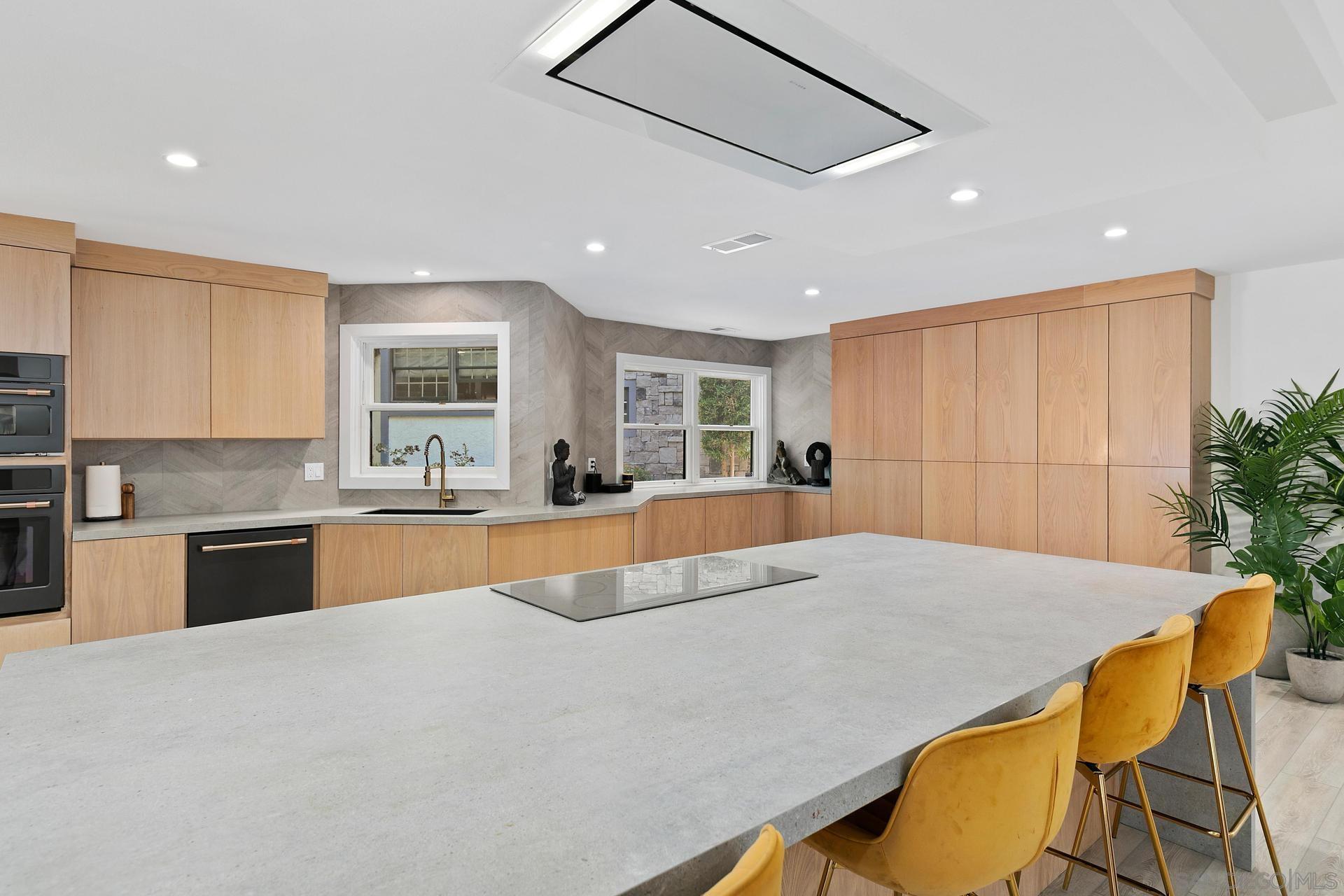 Detail Gallery Image 8 of 51 For 7359  Alicante Rd, Carlsbad,  CA 92009 - 4 Beds | 2/2 Baths