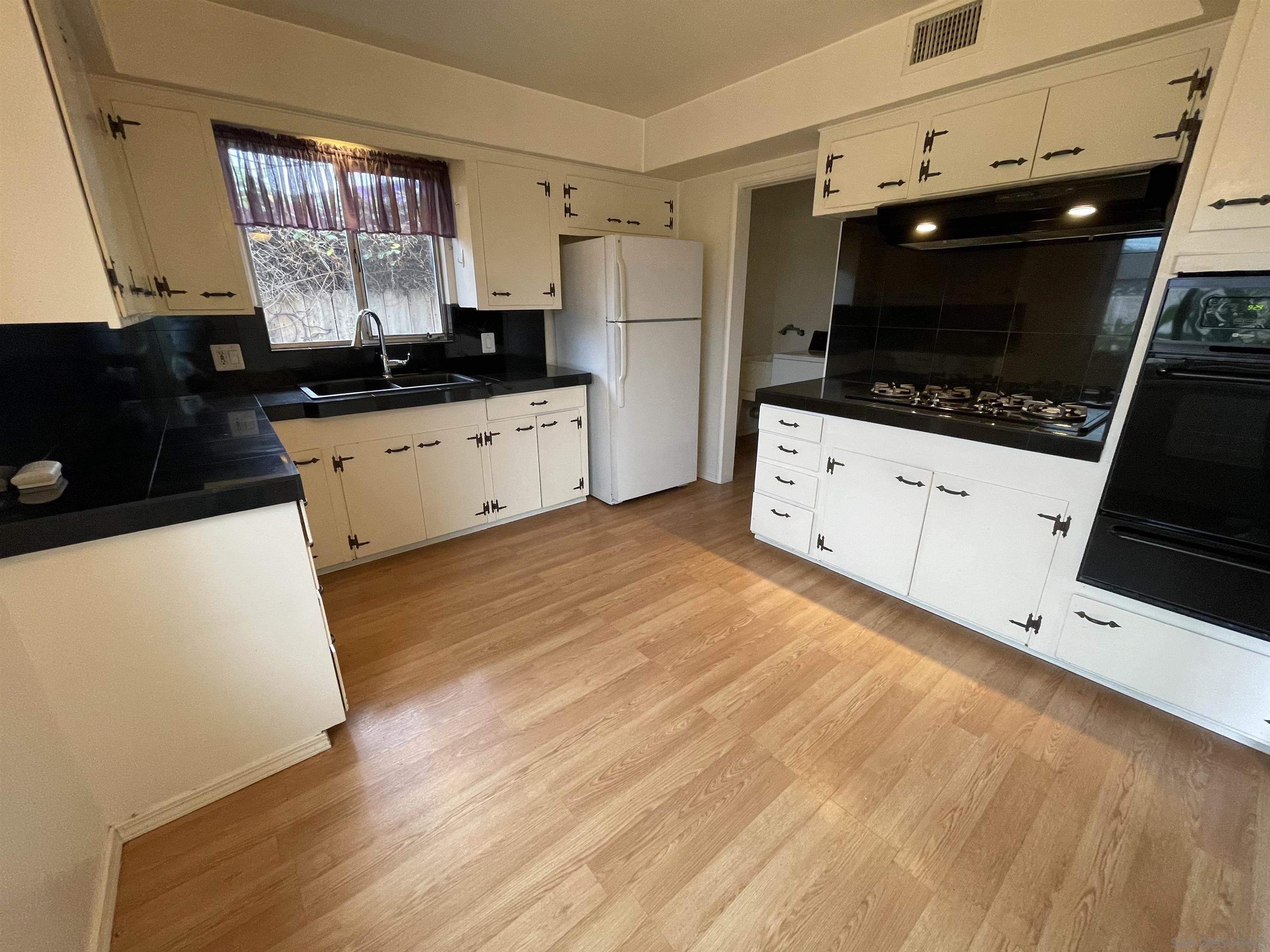 Detail Gallery Image 7 of 21 For 8148  Longdale Dr, Lemon Grove,  CA 91945 - 2 Beds | 1 Baths