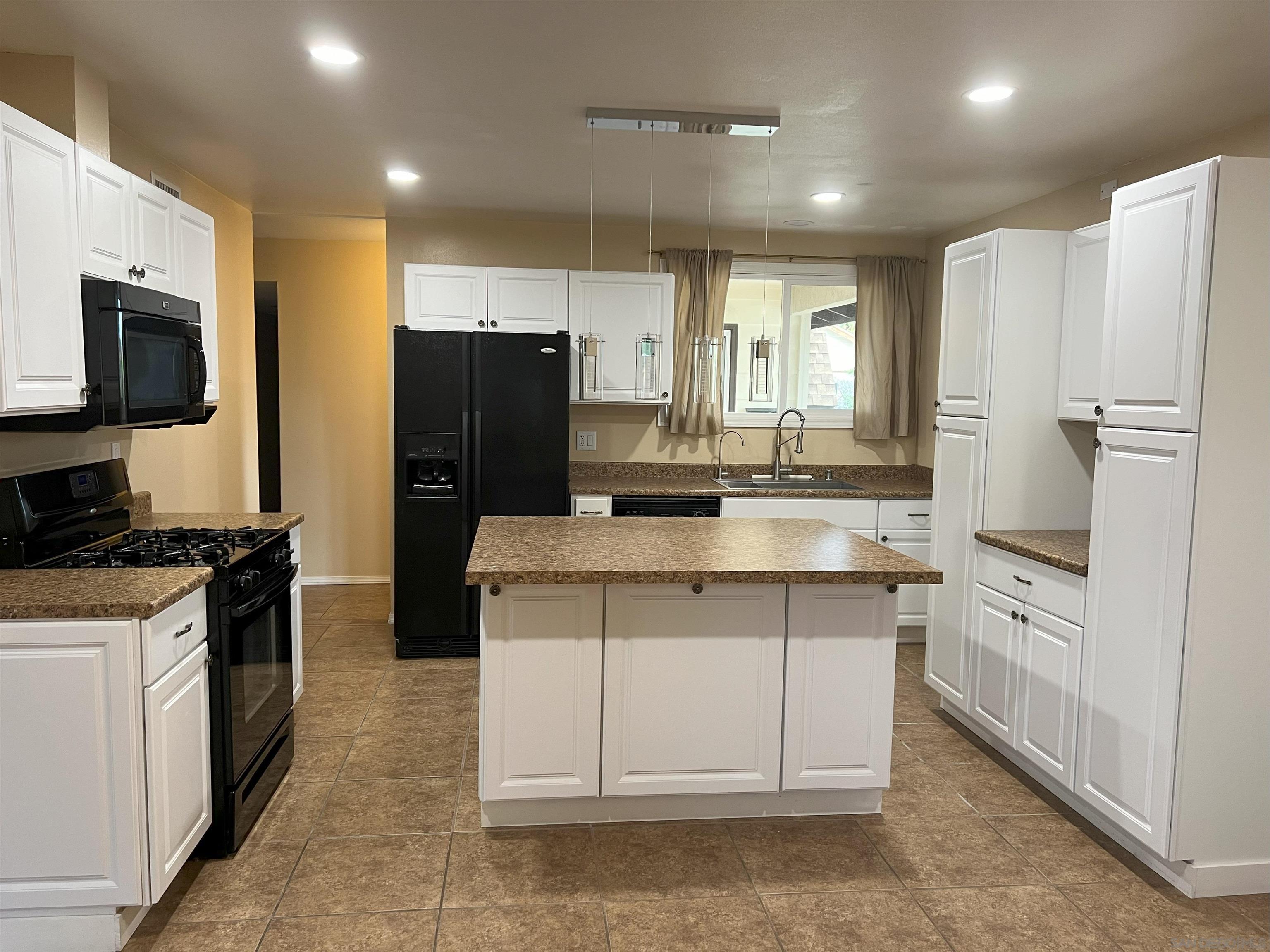 Detail Gallery Image 6 of 55 For 4054  Mount Barnard Ave, San Diego,  CA 92111 - 5 Beds | 3 Baths