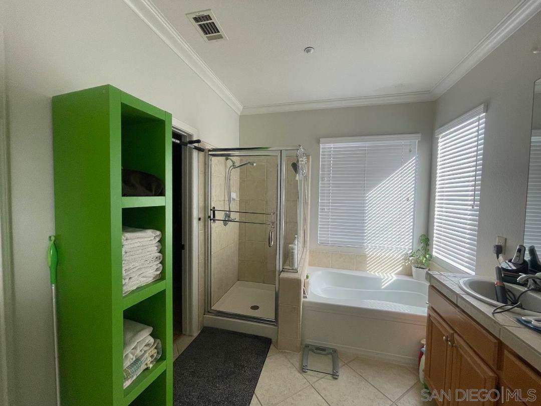 Detail Gallery Image 12 of 20 For 6587   Guava Way, San Diego,  CA 92130 - 3 Beds | 2/1 Baths