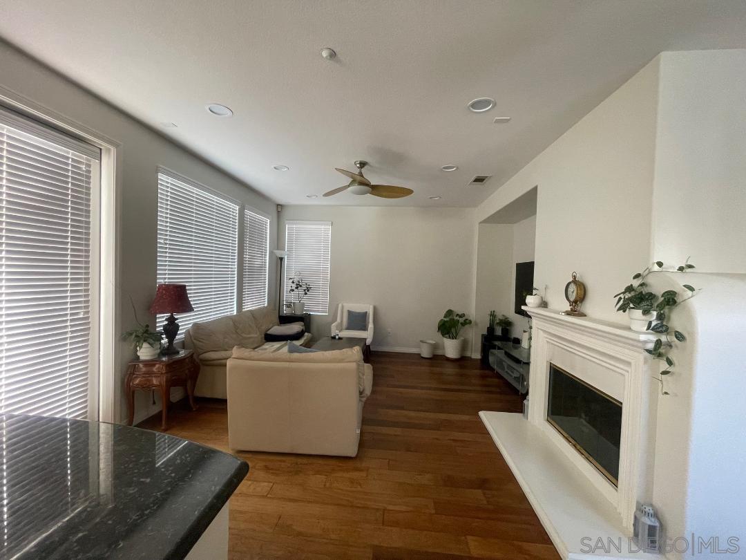 Detail Gallery Image 4 of 20 For 6587   Guava Way, San Diego,  CA 92130 - 3 Beds | 2/1 Baths