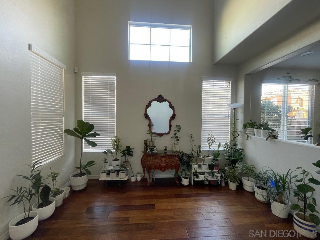 Detail Gallery Image 5 of 20 For 6587   Guava Way, San Diego,  CA 92130 - 3 Beds | 2/1 Baths
