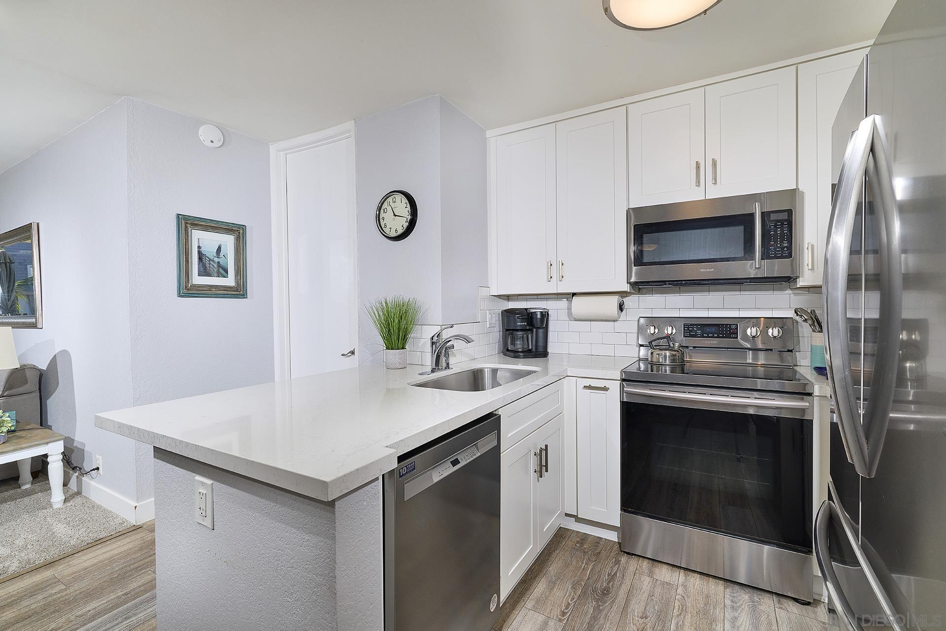 Detail Gallery Image 7 of 36 For 999 N Pacific St  #F204,  Oceanside,  CA 92054 - 1 Beds | 1 Baths