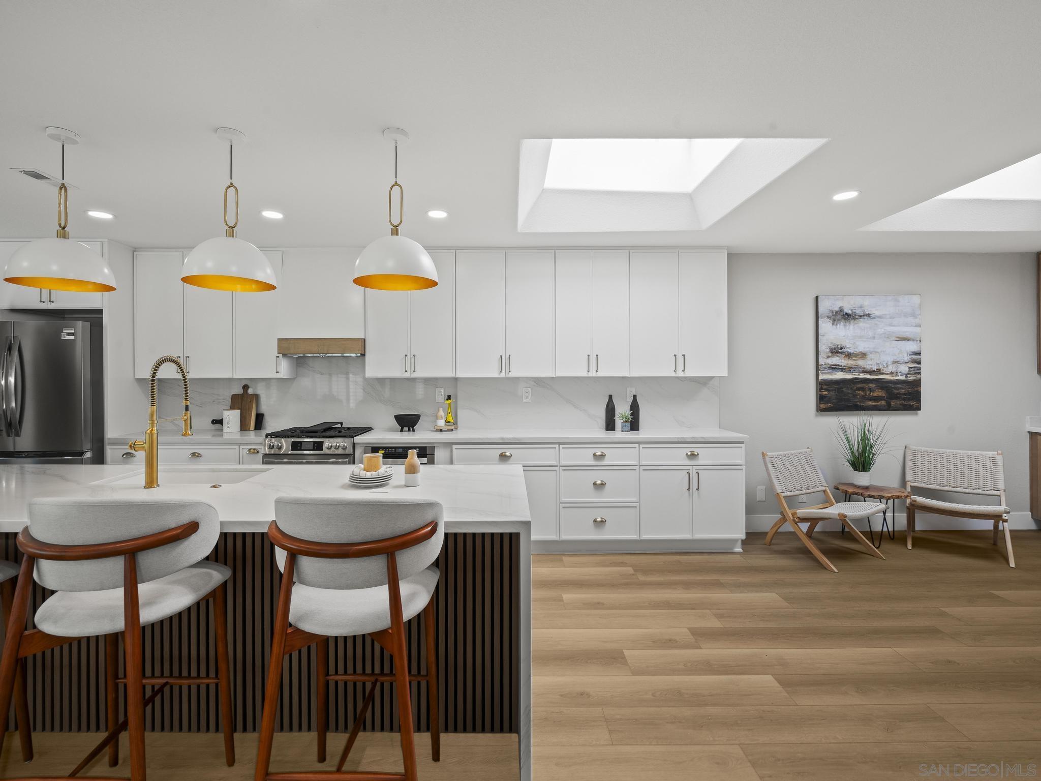 Detail Gallery Image 2 of 73 For 4994  Alicante Way, Oceanside,  CA 92056 - 2 Beds | 2 Baths