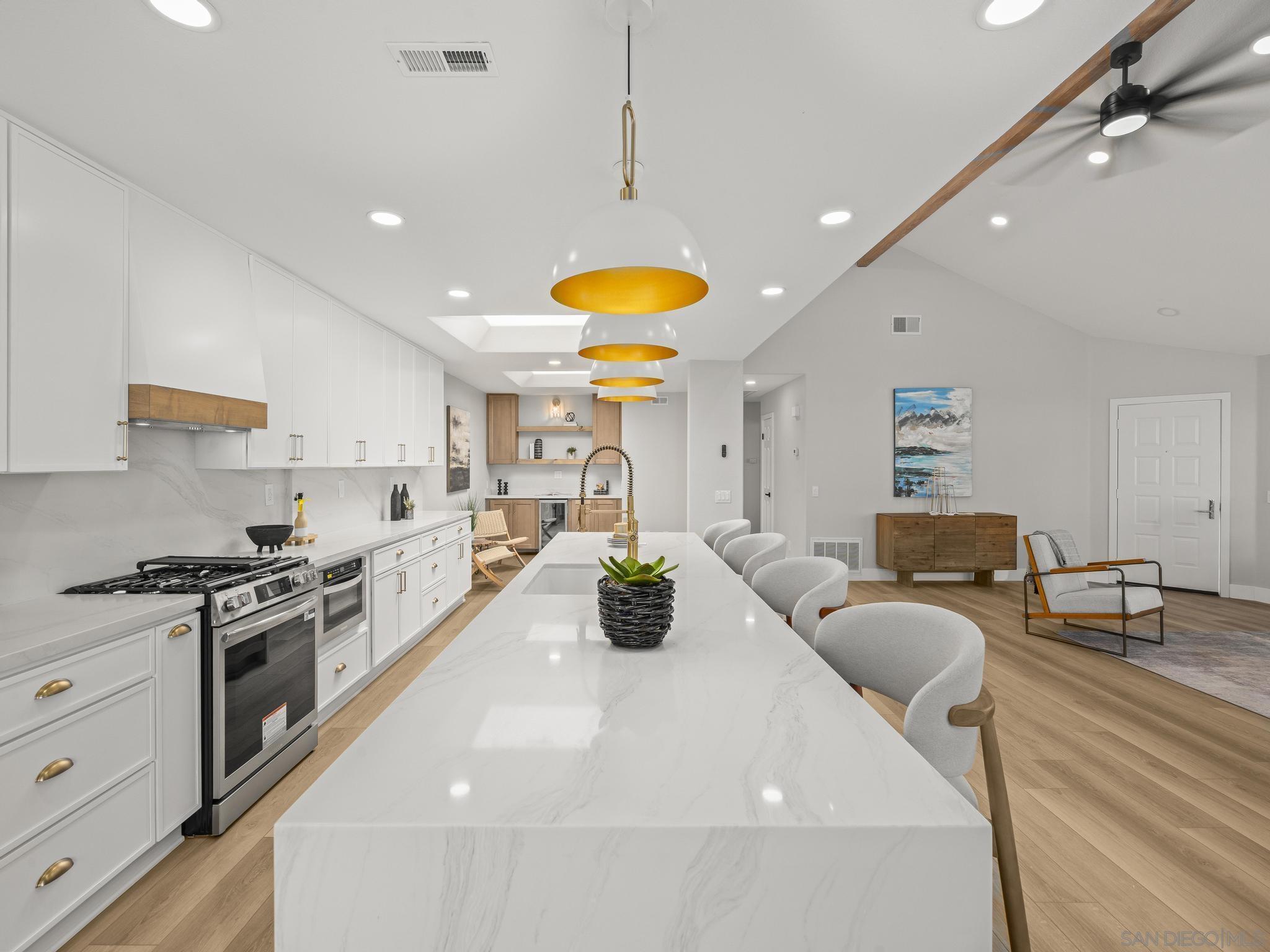 Detail Gallery Image 4 of 73 For 4994  Alicante Way, Oceanside,  CA 92056 - 2 Beds | 2 Baths