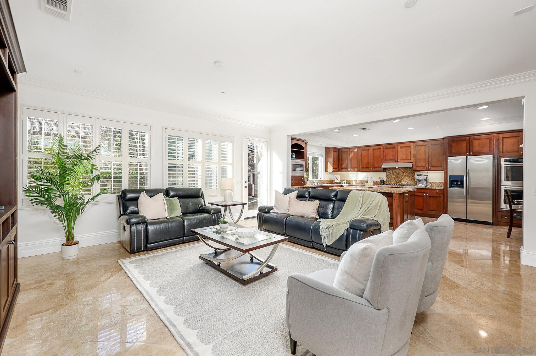 Detail Gallery Image 2 of 41 For 10237  Paseo De Linda, San Diego,  CA 92127 - 6 Beds | 4/1 Baths