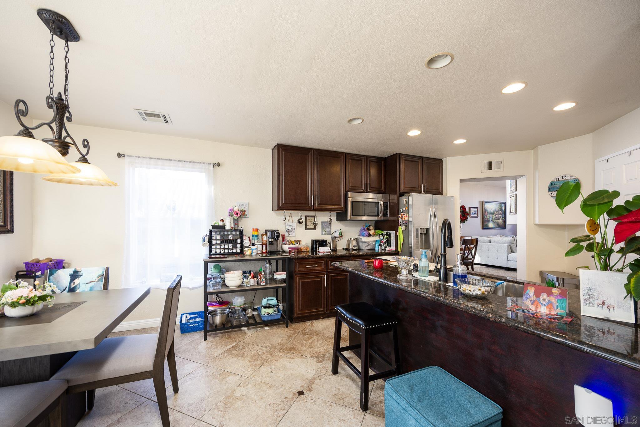 Detail Gallery Image 11 of 44 For 10237  Paseo De Linda, San Diego,  CA 92127 - 6 Beds | 4/1 Baths