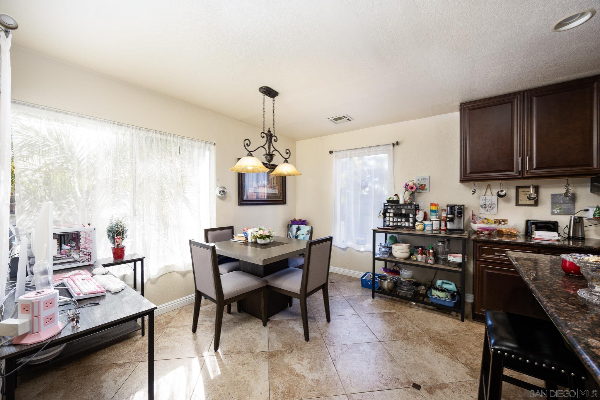 Detail Gallery Image 12 of 44 For 10237  Paseo De Linda, San Diego,  CA 92127 - 6 Beds | 4/1 Baths