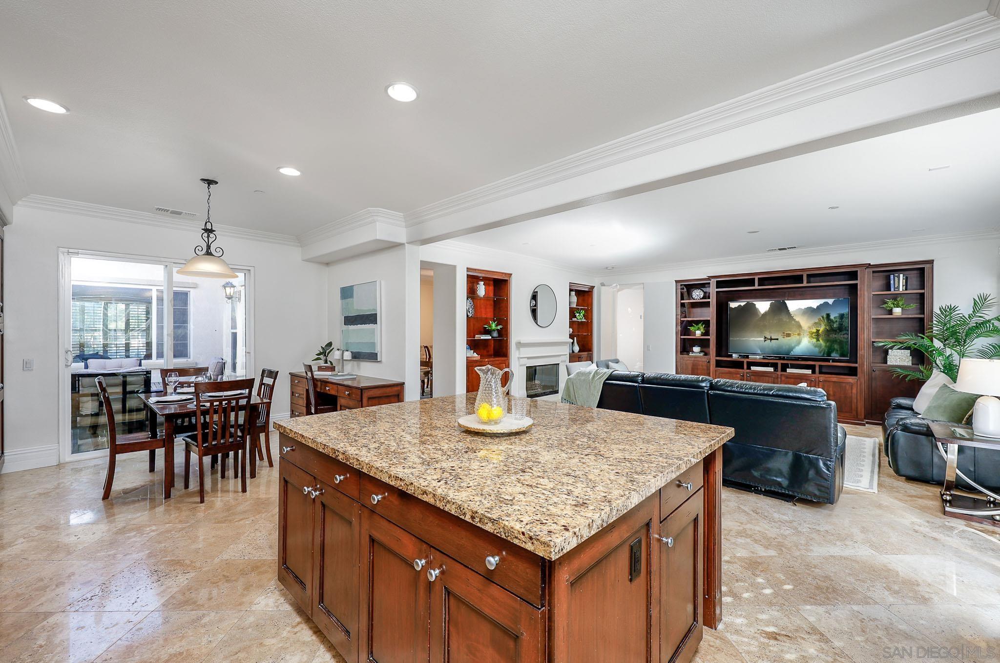 Detail Gallery Image 12 of 41 For 10237  Paseo De Linda, San Diego,  CA 92127 - 6 Beds | 4/1 Baths