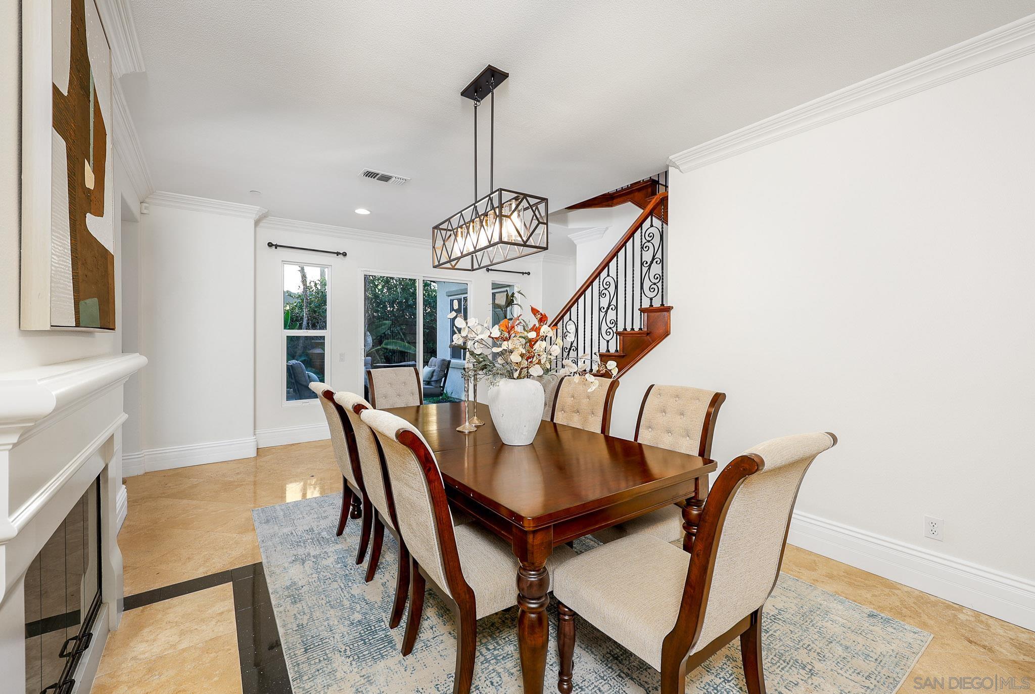 Detail Gallery Image 9 of 47 For 10237  Paseo De Linda, San Diego,  CA 92127 - 6 Beds | 4/1 Baths