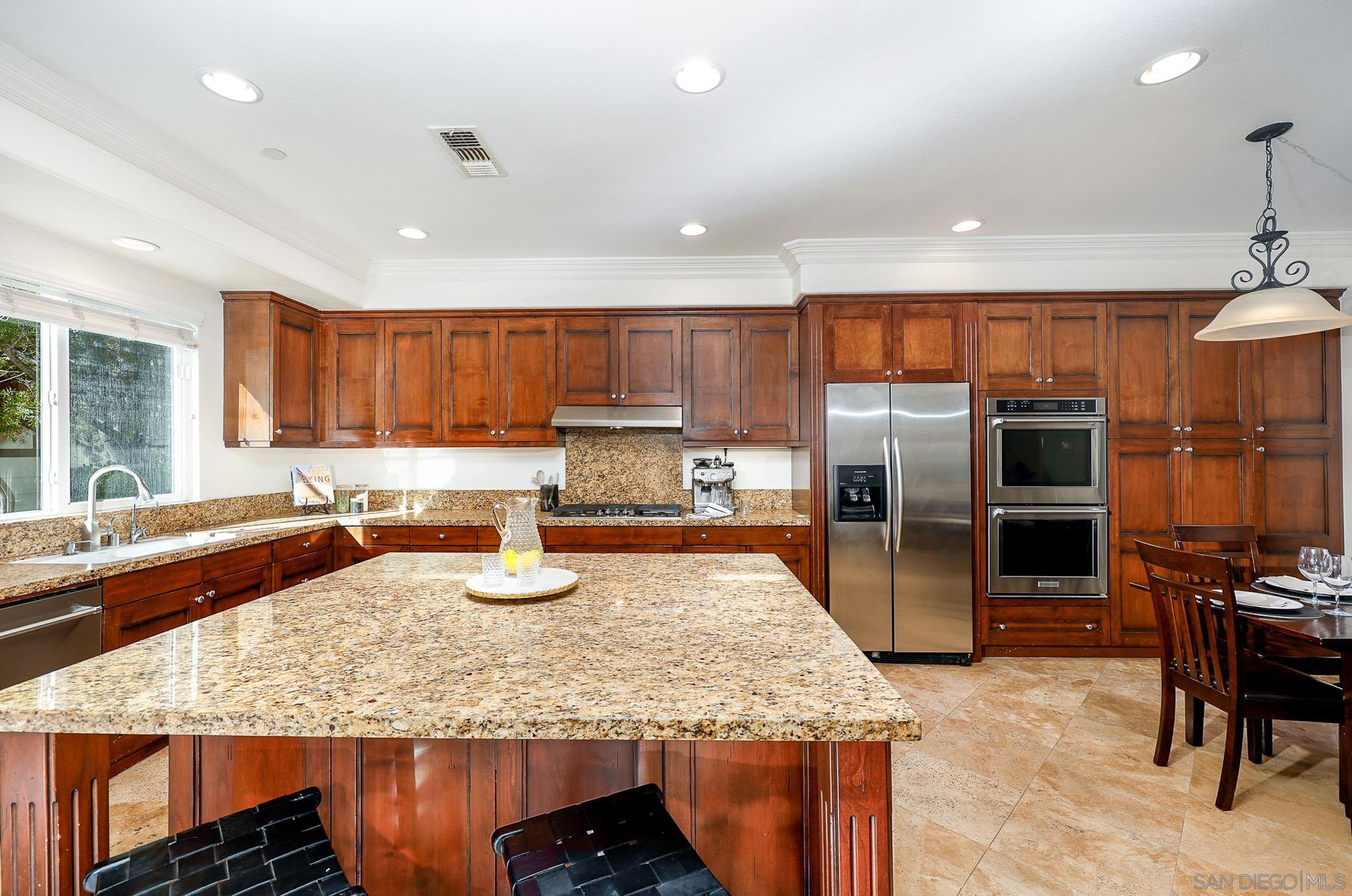 Detail Gallery Image 11 of 47 For 10237  Paseo De Linda, San Diego,  CA 92127 - 6 Beds | 4/1 Baths