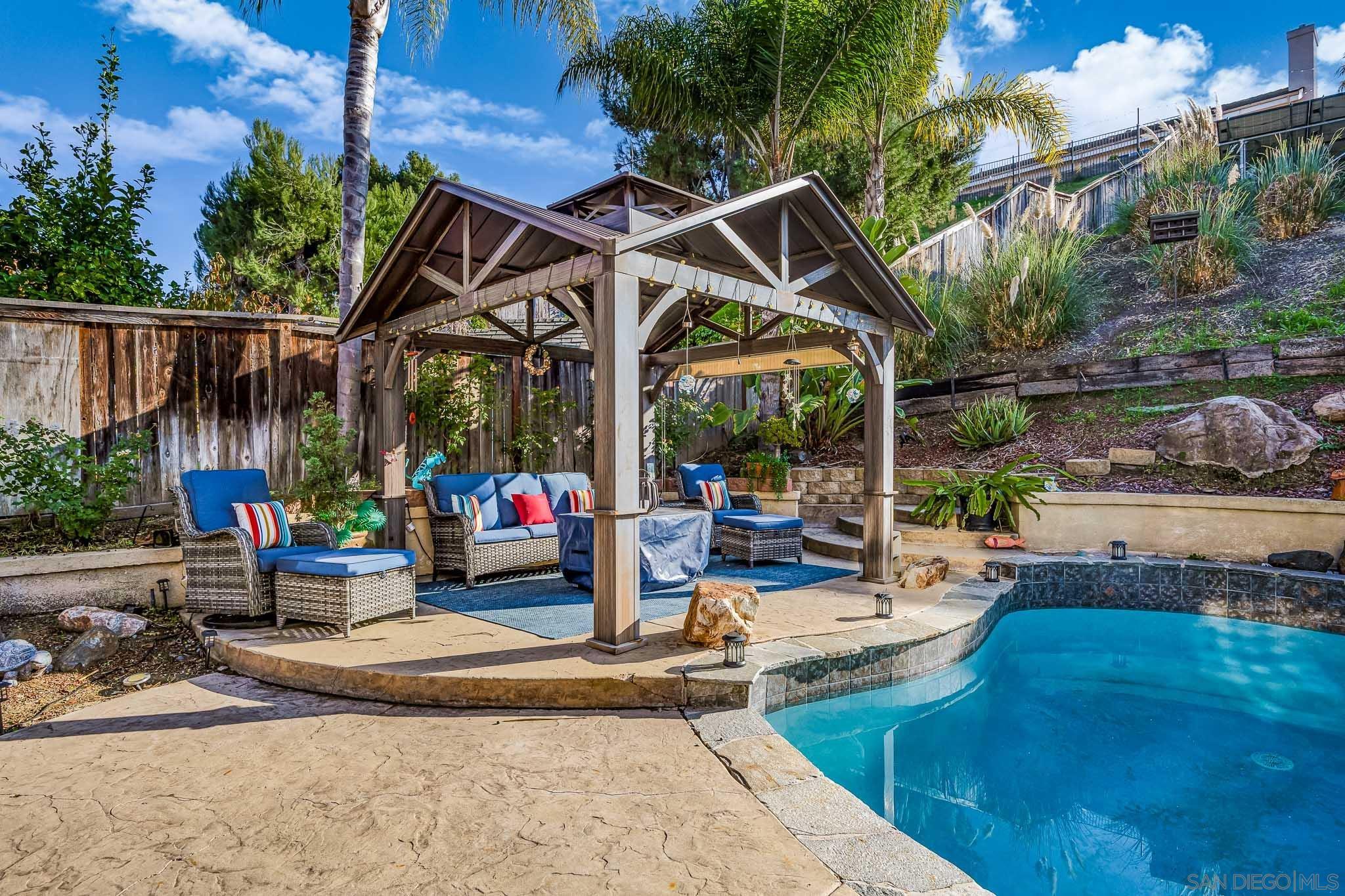 Detail Gallery Image 16 of 44 For 10237  Paseo De Linda, San Diego,  CA 92127 - 6 Beds | 4/1 Baths