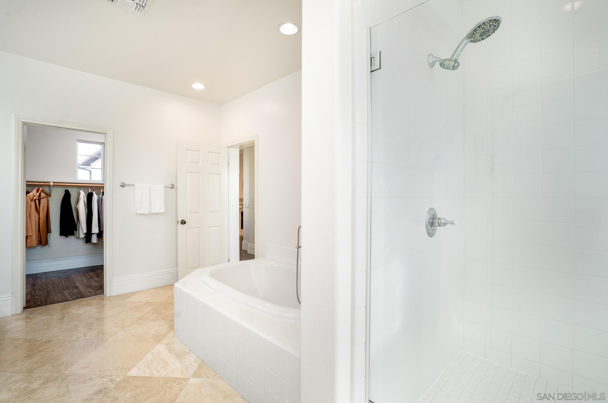 Detail Gallery Image 37 of 47 For 10237  Paseo De Linda, San Diego,  CA 92127 - 6 Beds | 4/1 Baths