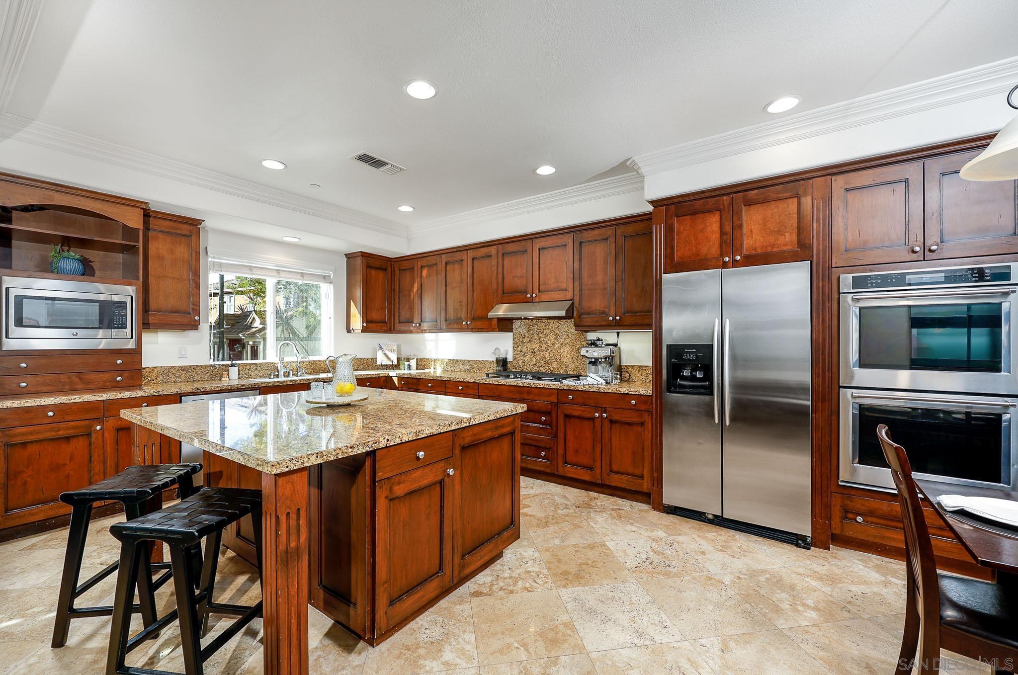 Detail Gallery Image 9 of 41 For 10237  Paseo De Linda, San Diego,  CA 92127 - 6 Beds | 4/1 Baths