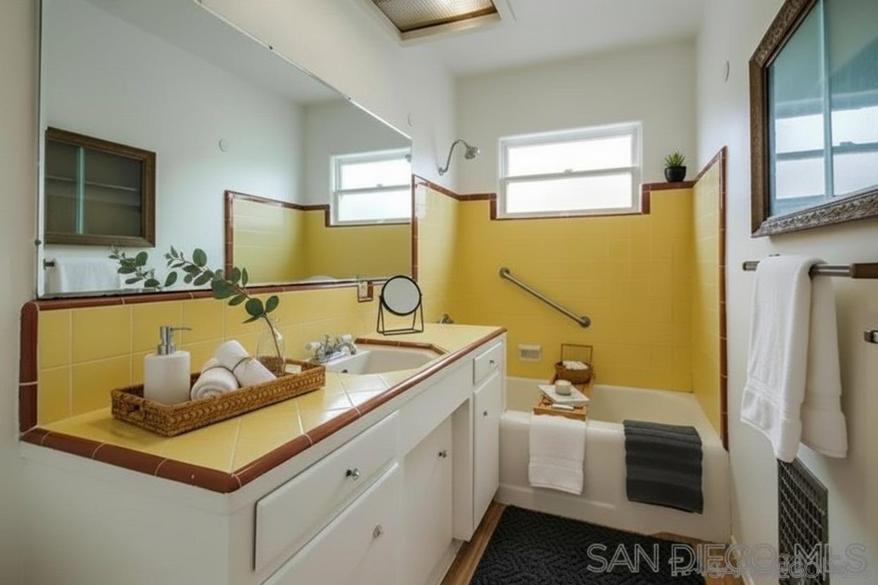 Detail Gallery Image 6 of 16 For 4450  Coronado Ave, San Diego,  CA 92107 - 2 Beds | 1 Baths